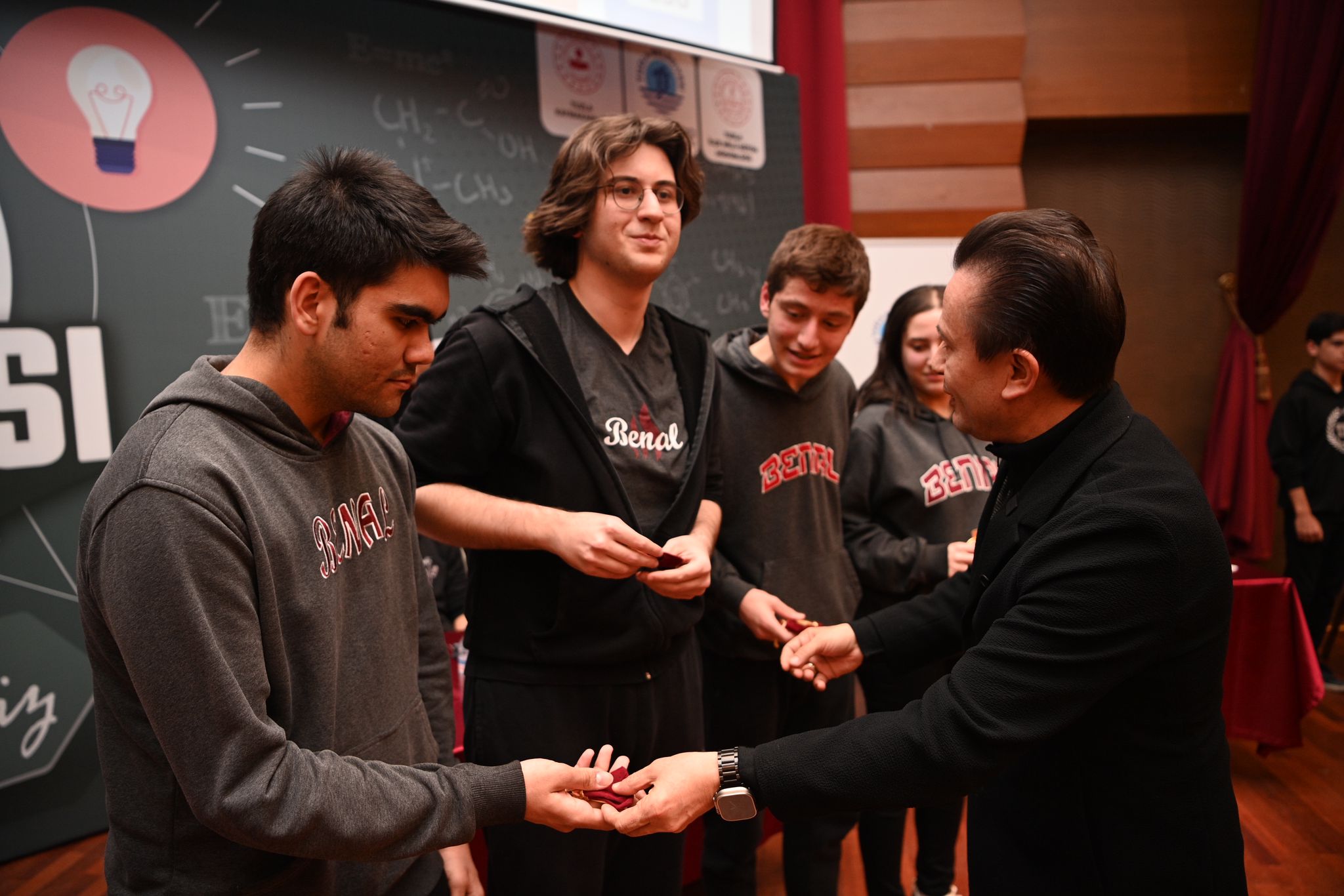 Fizik, kimya, biyoloji ve matematik bizim için çok kıymetli”