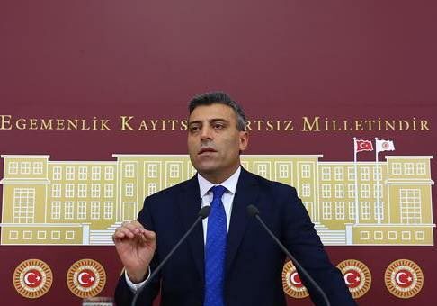 Yenilik Partisi Genel Başkanı Öztürk Yılmaz’dan Erdoğan’a Sert Eleştiriler: “15 Temmuz Edebiyatından Bıktık Usandık! Erdoğan, Siz Bir Şeyler Saklıyorsunuz!”