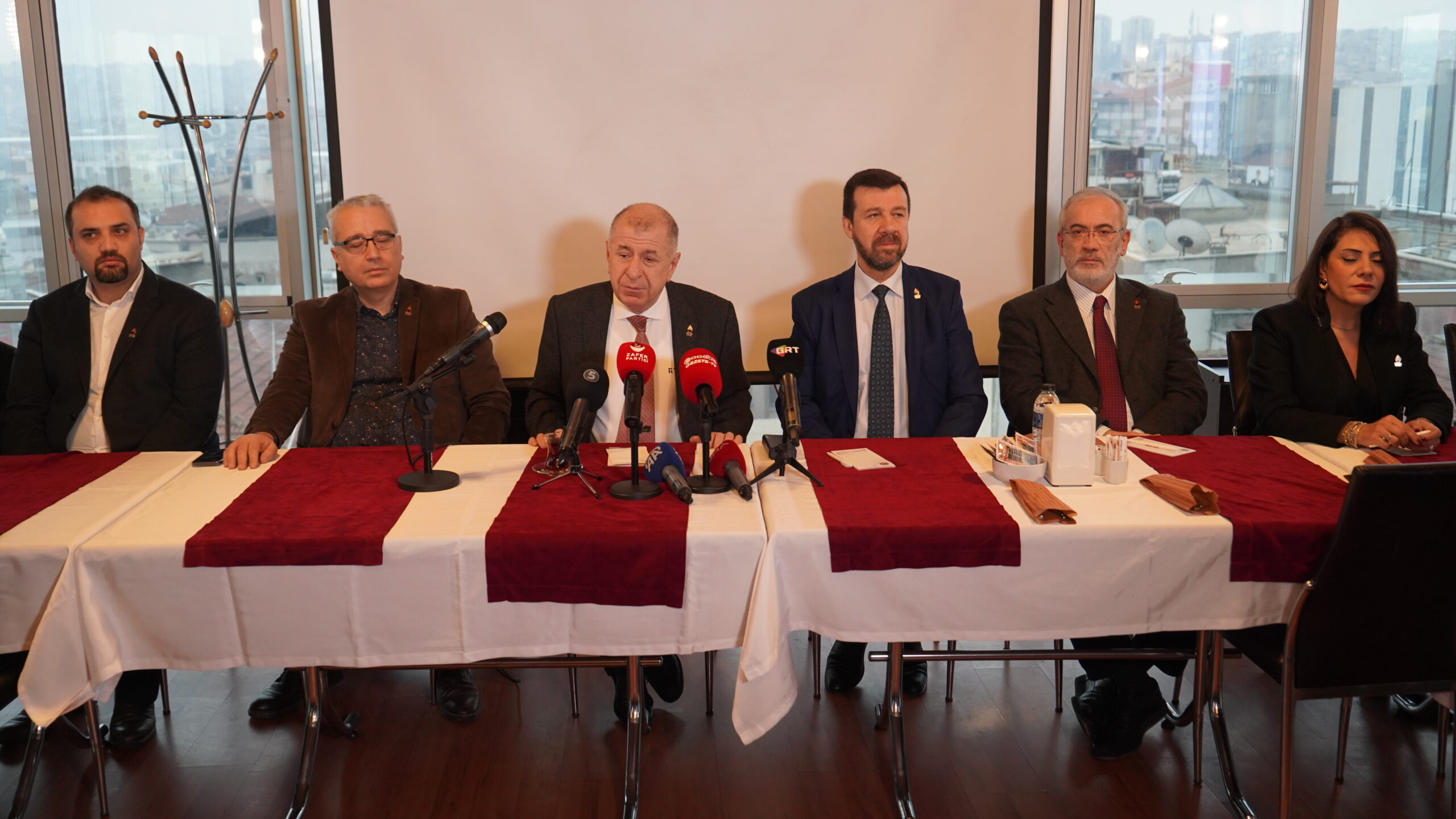 Prof. Özdağ  Zafer Partisi’nin adayını seçerseniz Zafer Partisi’nin yöneteceği Gaziantep, belediye kaynaklarından sığınmacılara bir gram yardım yapılmayacak