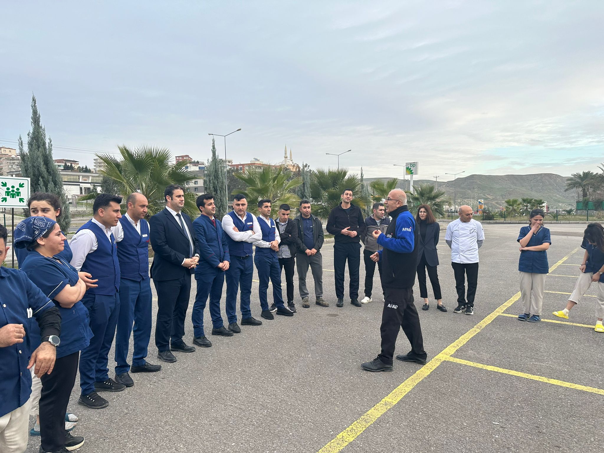 Dedeman, 13 oteldeki personeline afet farkındalık eğitimi verdi