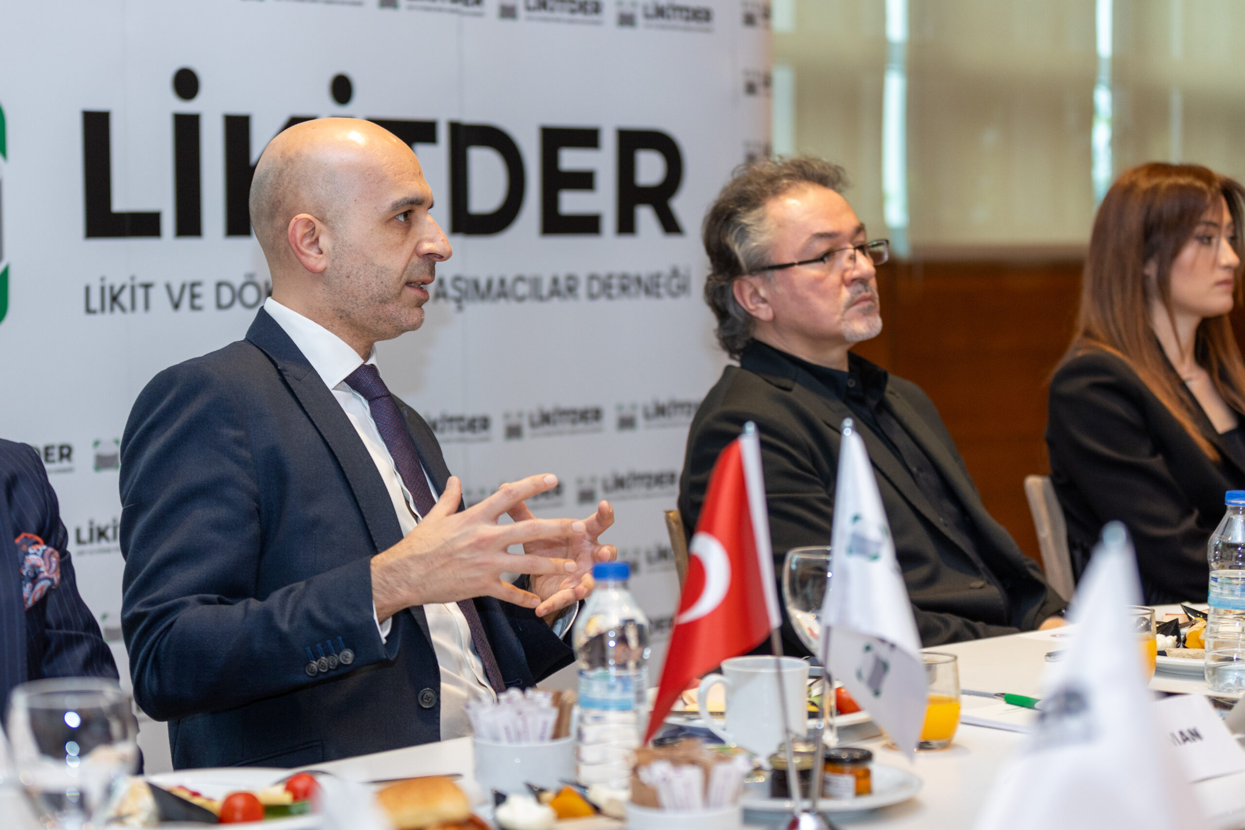 LİKİT VE DÖKME TAŞIMACILAR LİKİTDER İLE ARTIK TEK BİR ÇATI ALTINDA