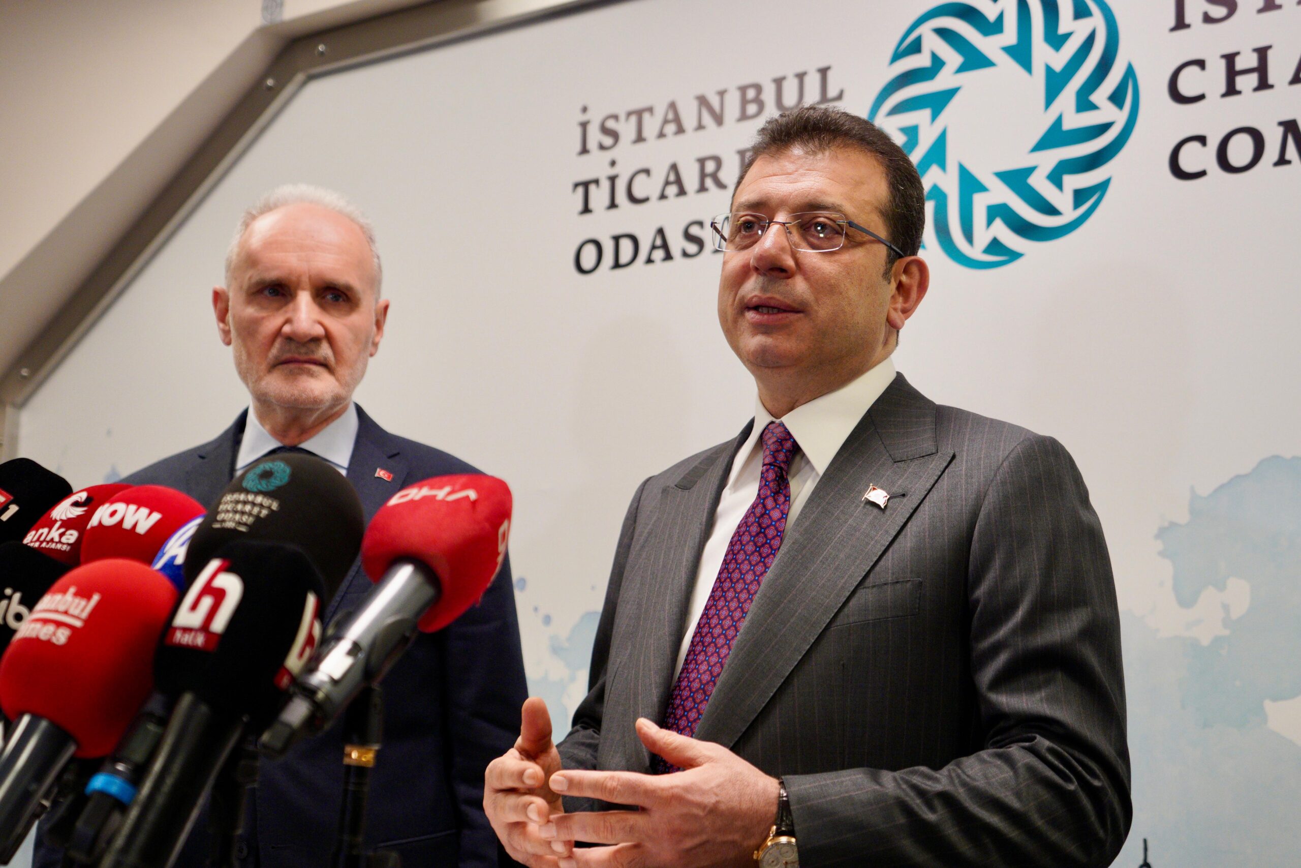 BAŞKAN İMAMOĞLU ERDOĞAN’A CEVAP VERDİ: HALKIN ARASINDA OLMAYINCA ONLARI CHP’Lİ ZANNEDİYOR OLABİLİR