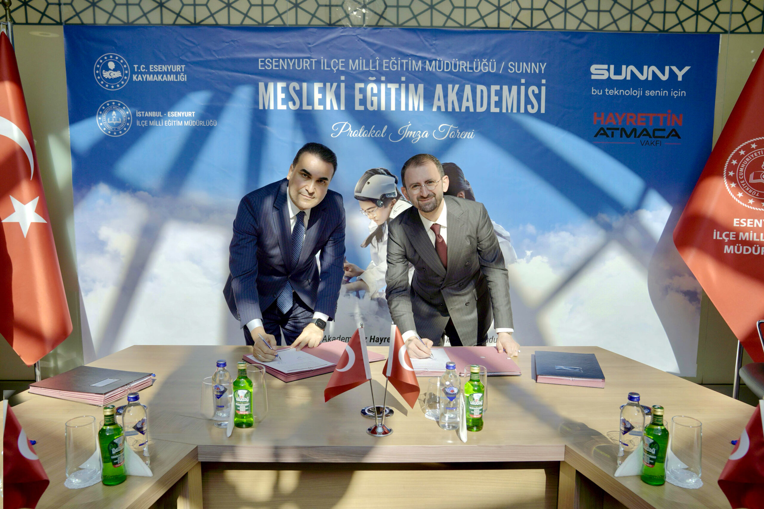 Esenyurt İlçe Milli Eğitim Müdürlüğü – Sunny Mesleki Eğitim Akademisi’nin İlk İmzaları Atıldı