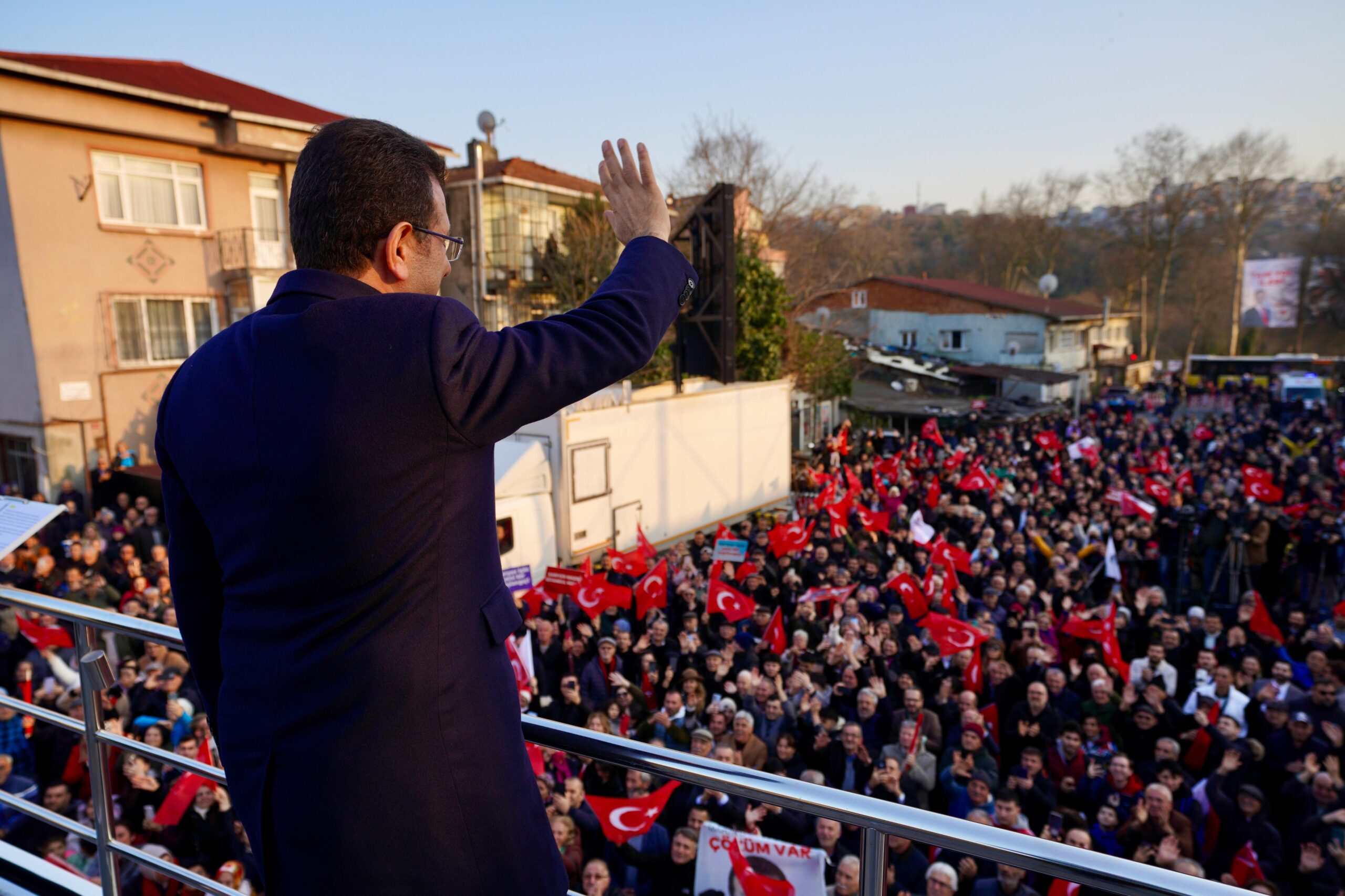 İMAMOĞLU: ONLAR 200 BİN DOLARA BİR ÖĞRENCİ OKUTTULAR, BİZ TAM 100 BİN ÜNİVERSİTE ÖĞRENCİMİZE BURS DAĞITTIK