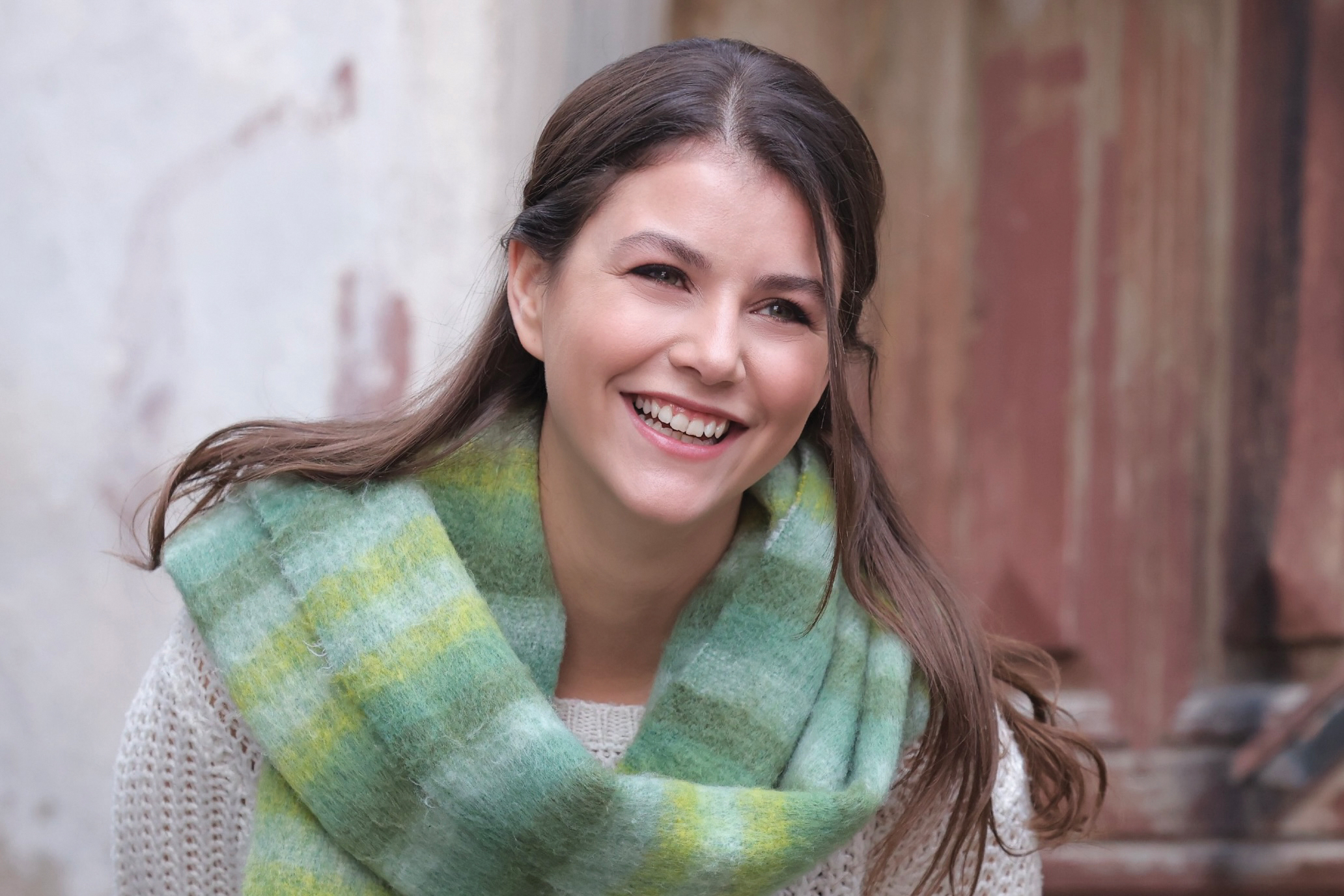 GÖNÜL DAĞI’NIN SELMA ÖĞRETMENİ ” SELMA OLDUĞUMA O KADAR İNANIYORLAR Kİ BENİ OĞULLARINA ALMAK İSTEDİKLERİNİ SÖYLÜYORLAR”