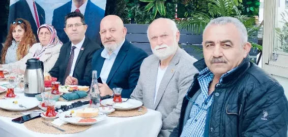 CHP’li Orhan Çerkez Süslübahçe’de Kuaförlerle Buluştu: “Sorunlarınızı Çözmeye Hazırım”