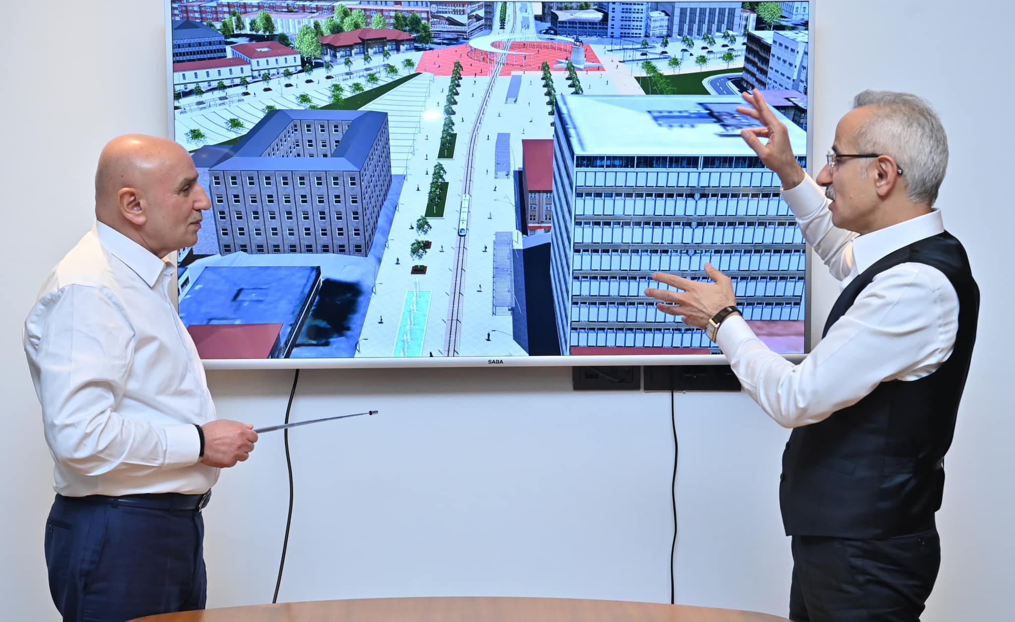 Keçiörenli Altınok’a Emeklilerden Tepki: “Seçim mi Olması Gerekiyor Yardım Yapmanız İçin?”