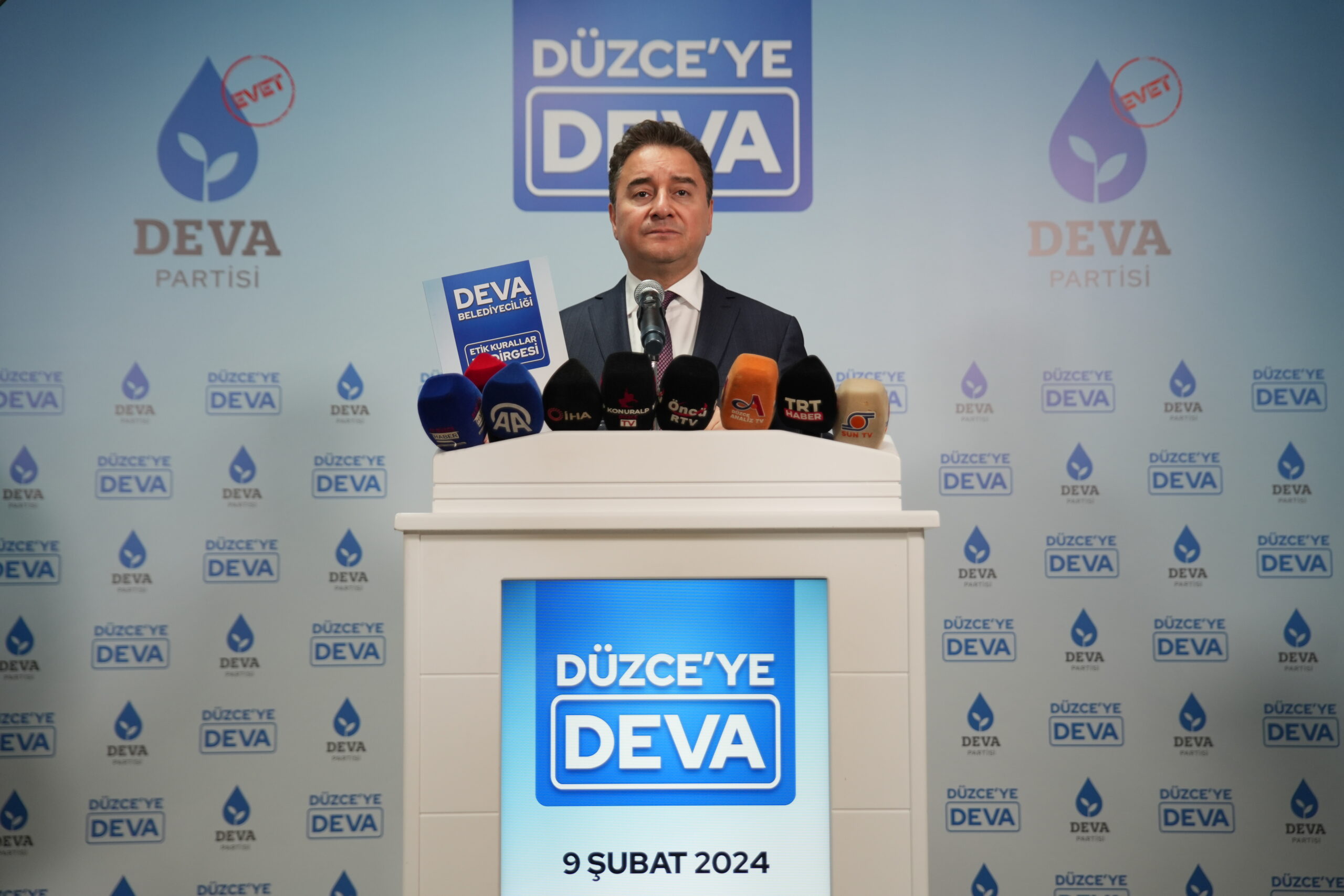 Ali Babacan’dan Gelecek Partisi’nin Kapanma Kararına Destek