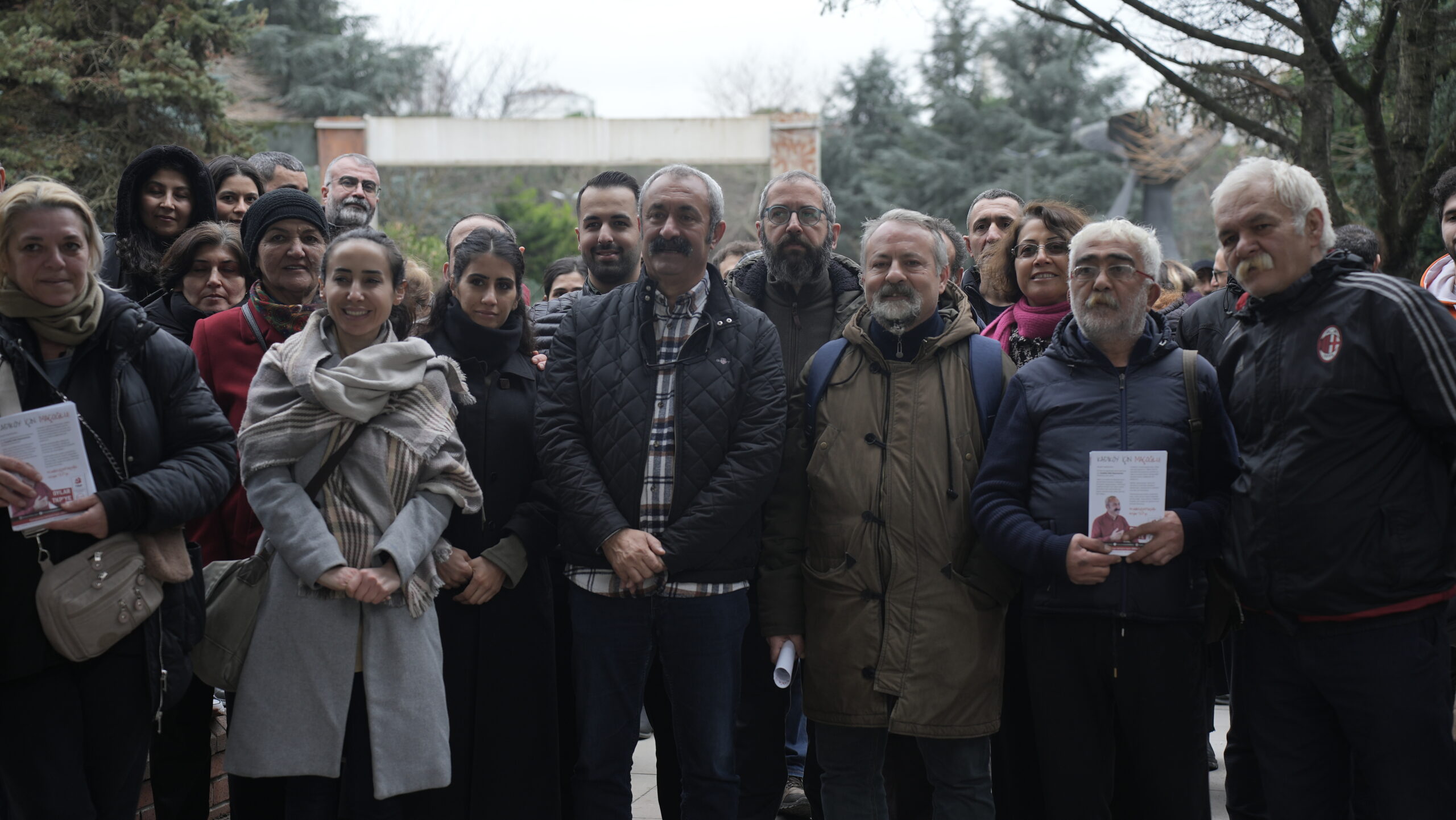 Kadıköy Halk Dayanışması, İstanbul Kadıköy Göztepe Mahallesi’nde seçim irtibat bürosunun açılışını yaptı.