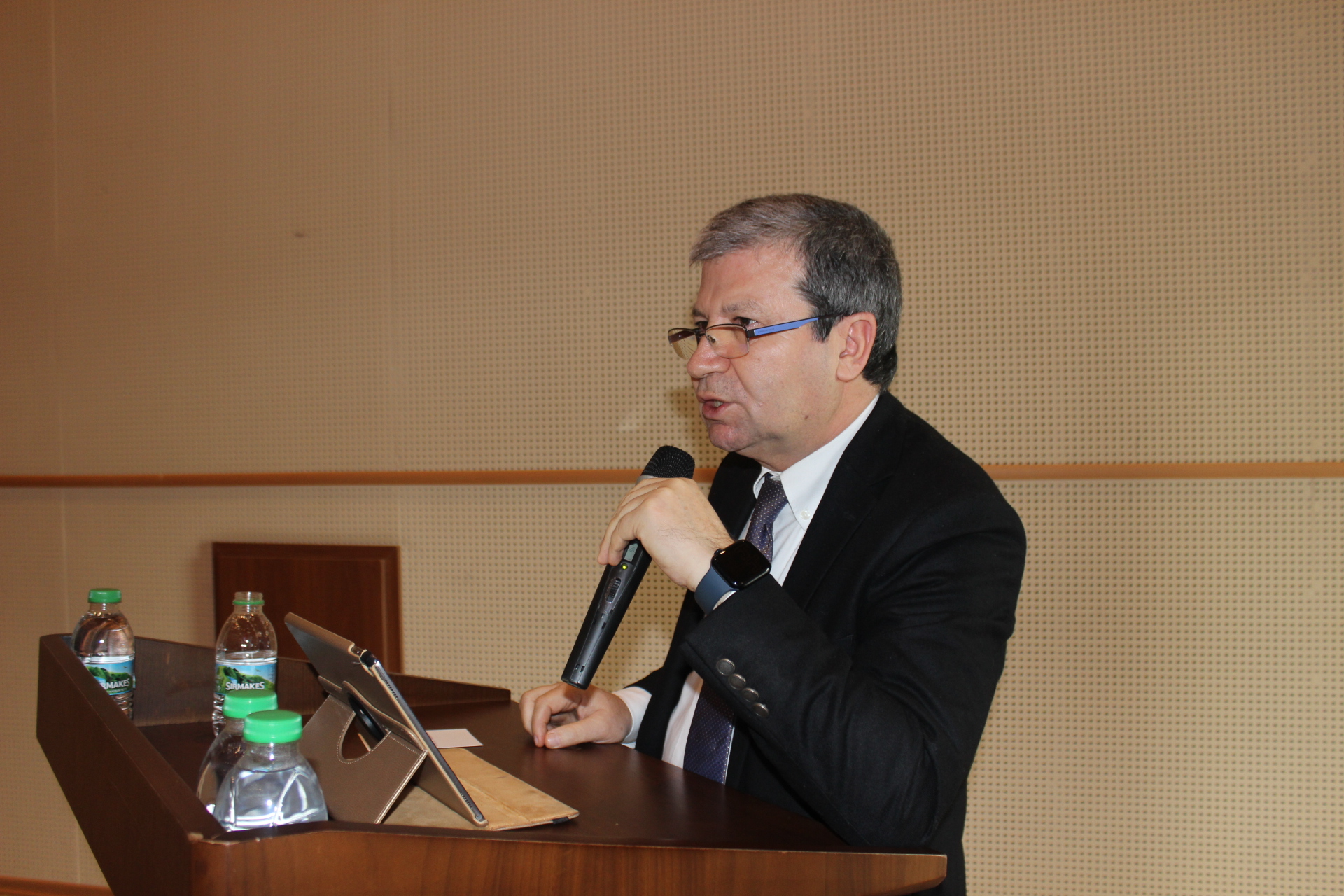 Çekmeköy Belediye Meclis Toplantısında Ulusal Konular Tartışma Yarattı: Ünal Bellek’in Rolü”