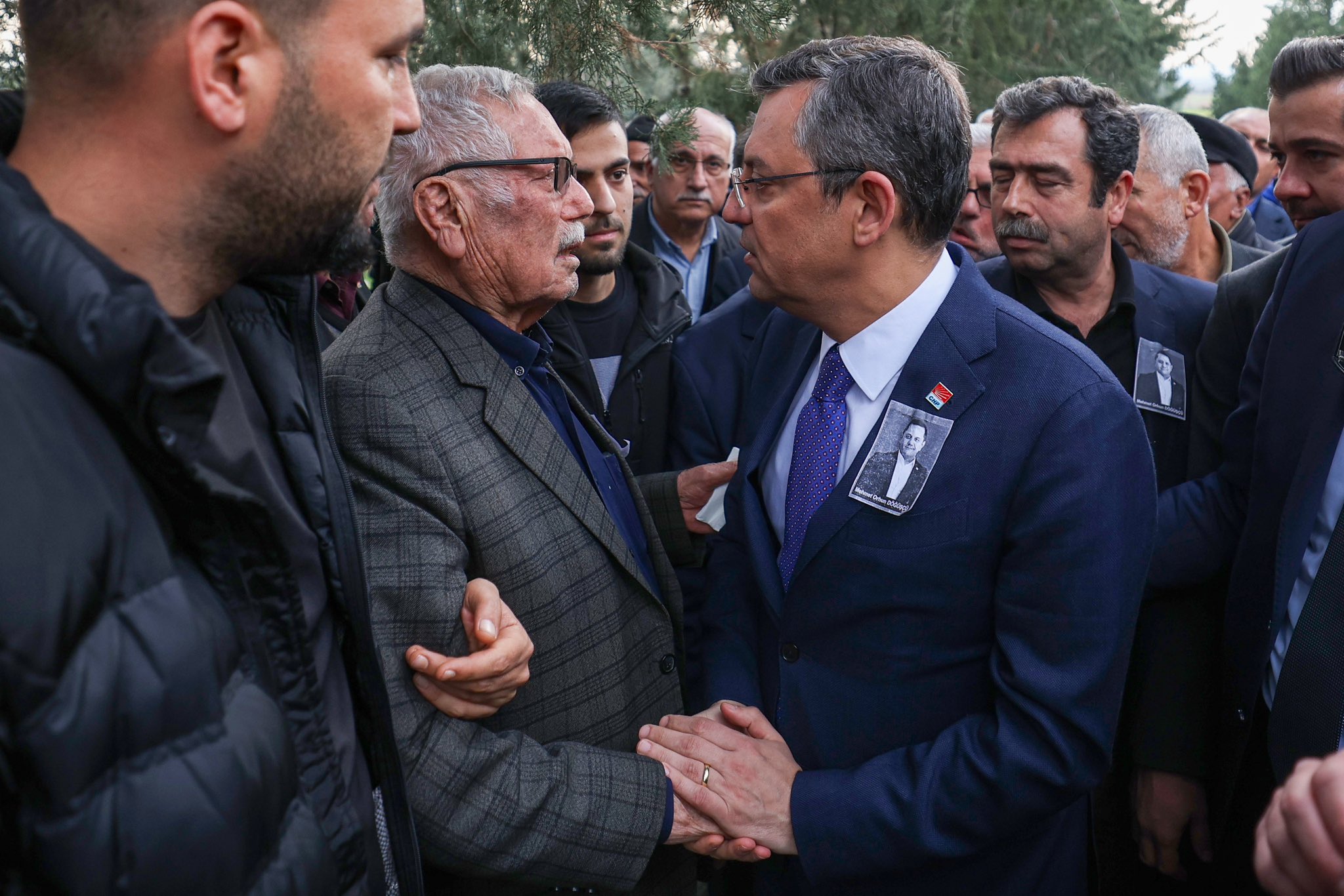 CHP Osmaniye İl Başkanı Mehmet Orhun Döğüşcü’nün Cenaze Törenine Genel Başkan Özgür Özel Katıldı