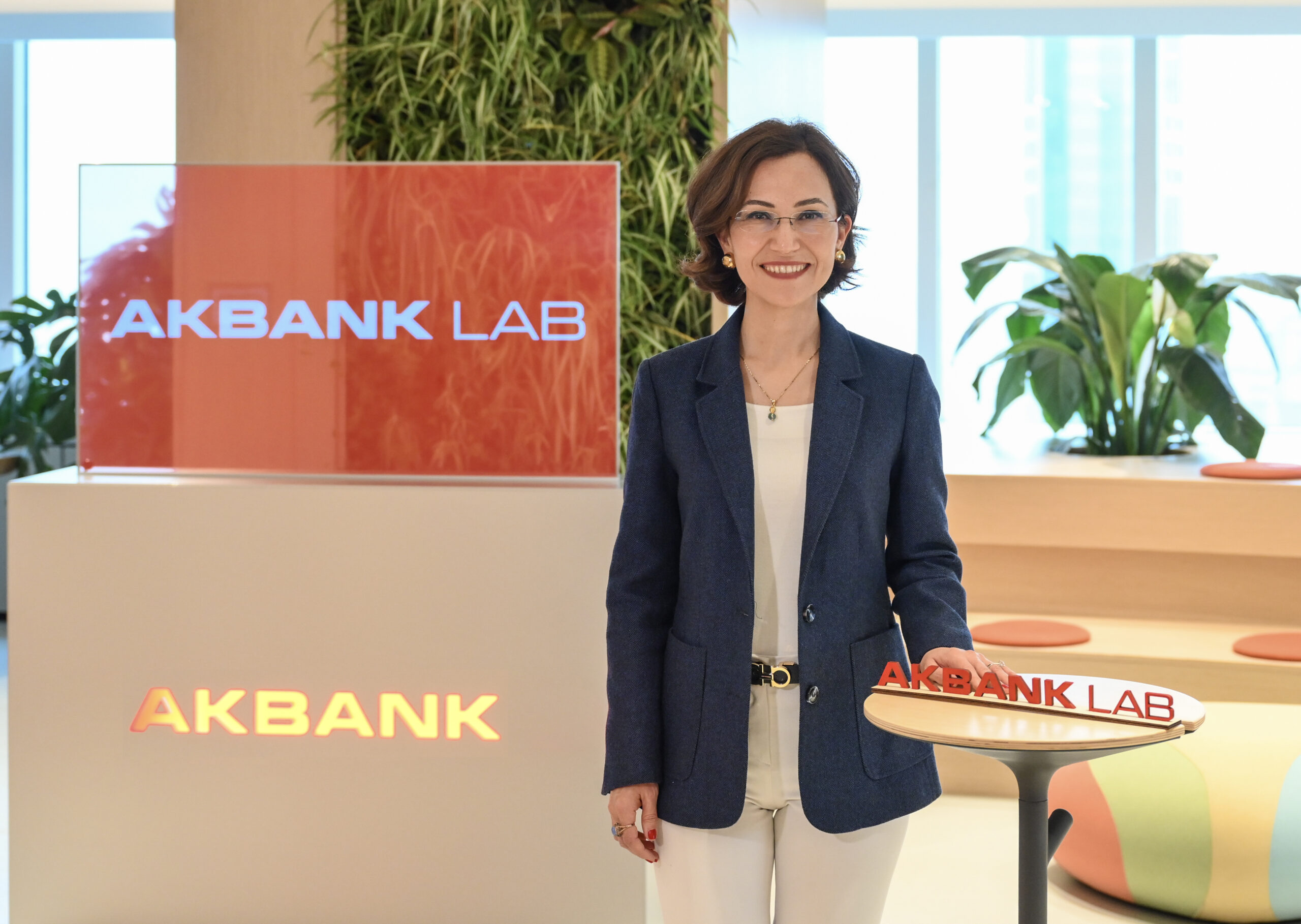 Akbank LAB, yenilenen inovasyon merkezini Girişimcilik Haftası’nda açtı. 