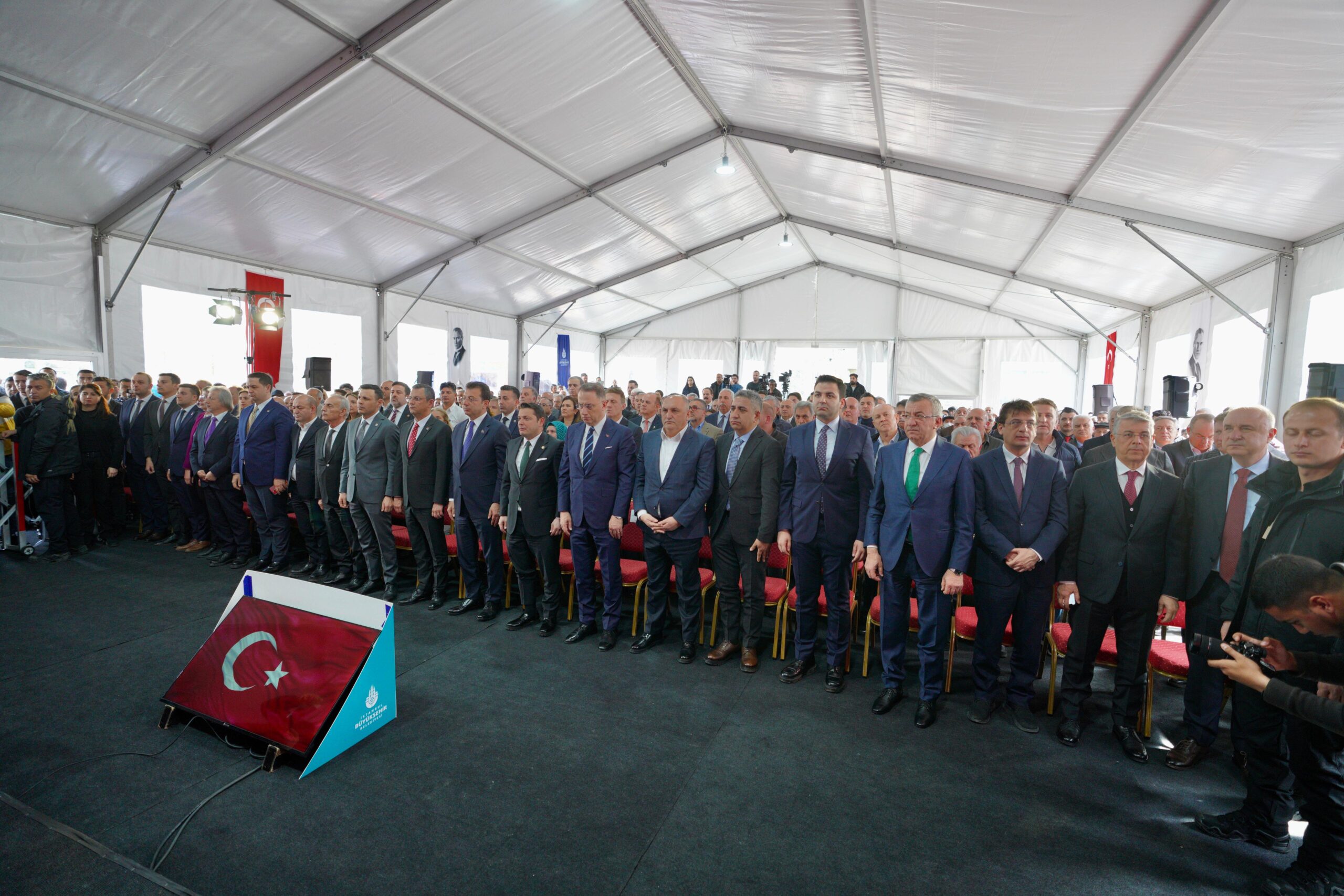 İmamoğlu ve Özel’den ‘Kent Lokantaları’ Polemiğine Tepki: “O Kuyrukta Bir Onur, Bir Gurur Var”