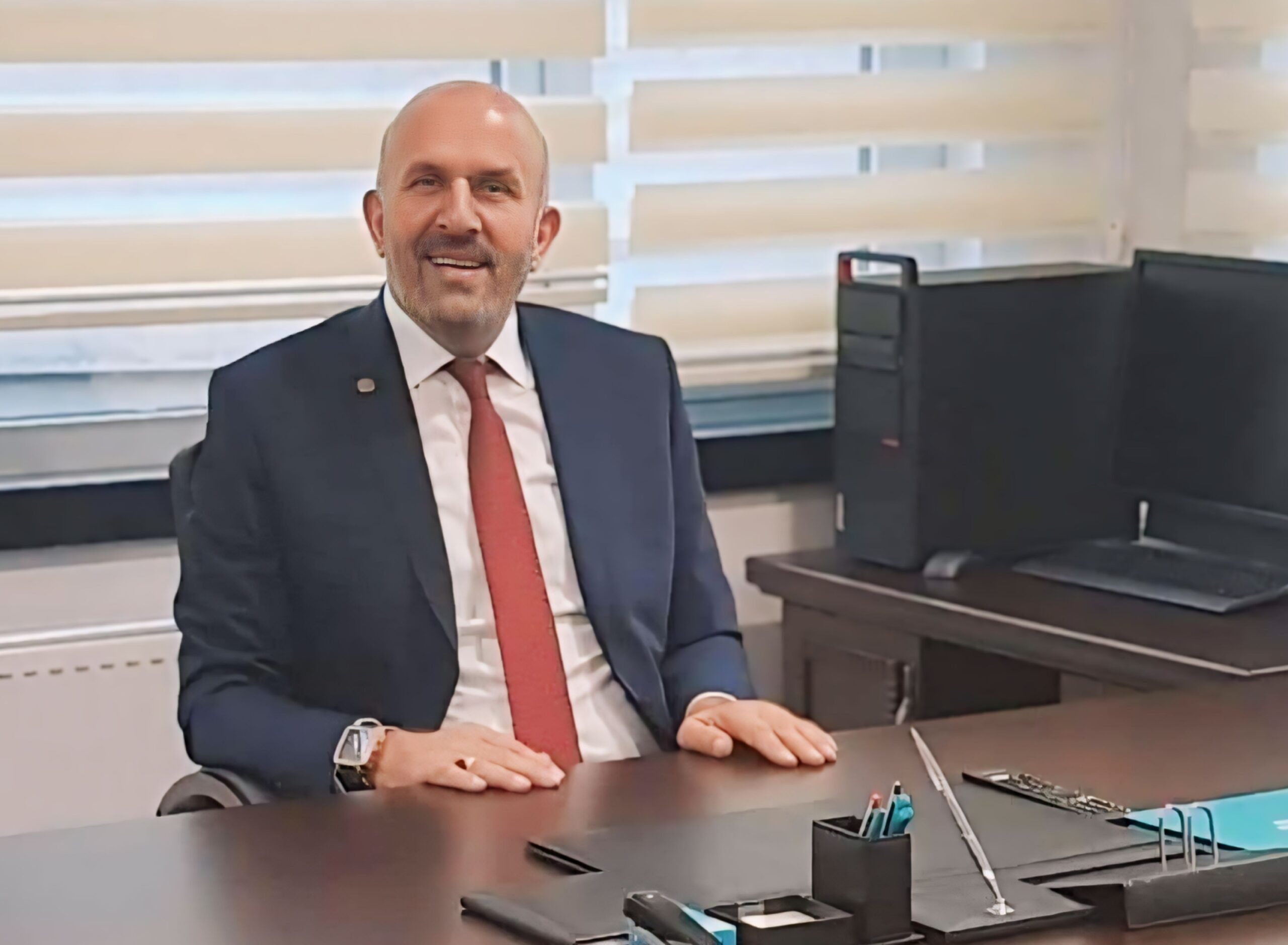 Necip Fazıl Mahallesi Muhtarlığı’ndan Örnek Sosyal Yardım Kampanyası: “Çocuklar Üşümesin” İçin Mont ve Bot Dağıtımı Başladı