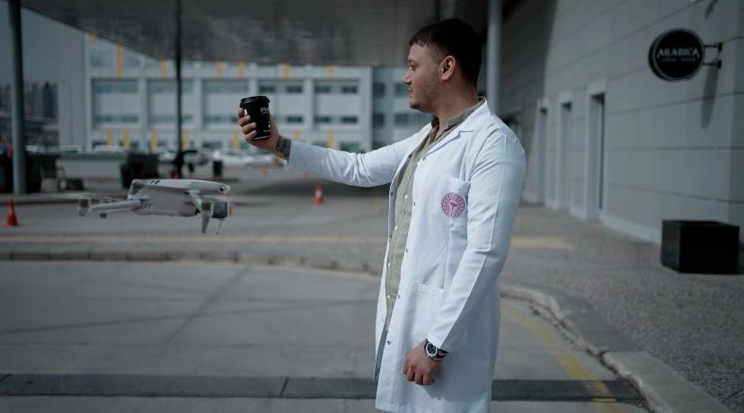 SAĞLIK ÇALIŞANLARINA ÖZEL JEST, DRONELER İLE KAHVE SERVİSİ