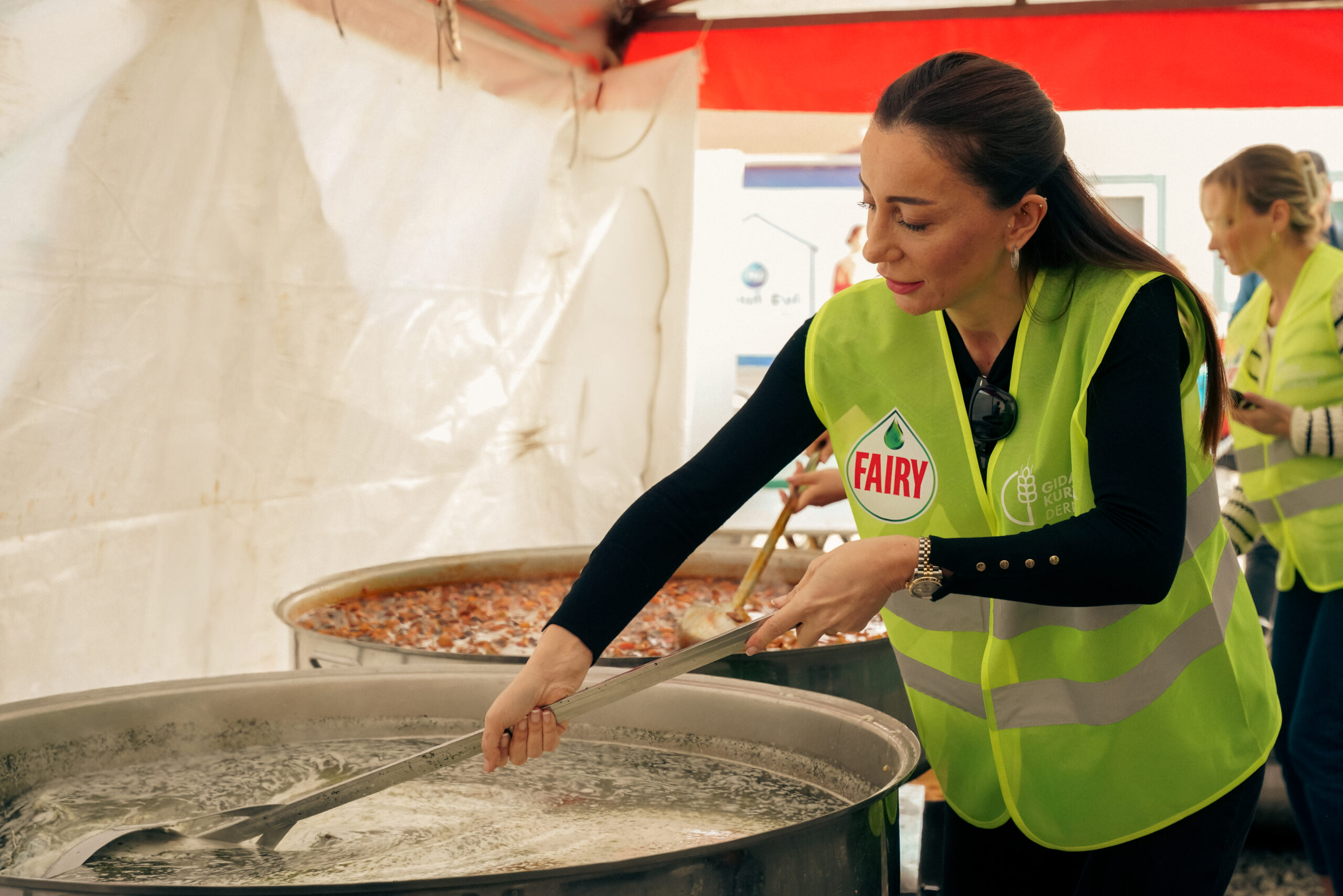 Fairy ve Gıda Kurtarma Derneği’nden Türkiye’nin İlk Gezici Gıda Bankası