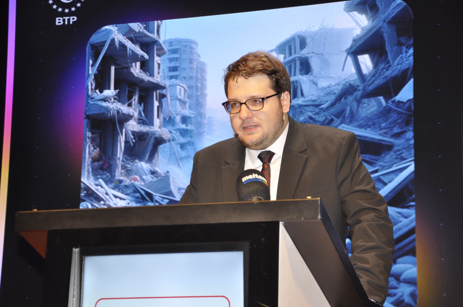 CHP gençlerin önünü açmak istiyorsa adayını çeksin, bize destek versin”