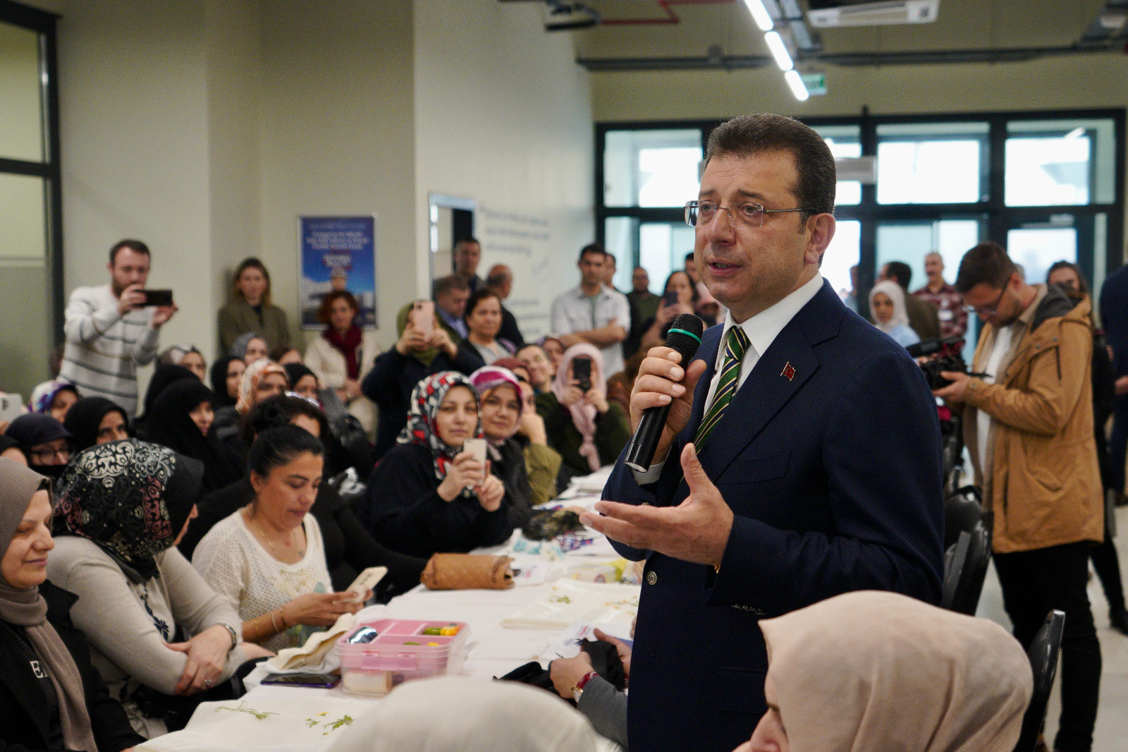 İMAMOĞLU: EŞ, DOST, AKRABA İŞİNİ KAMUDA ASLA SEVMEDİM, SEVMEM; KAMUDA YÖNETİCİ OLDUĞUM YERDE AKRABAM KAPIDAN İÇERİ GİREMEZ