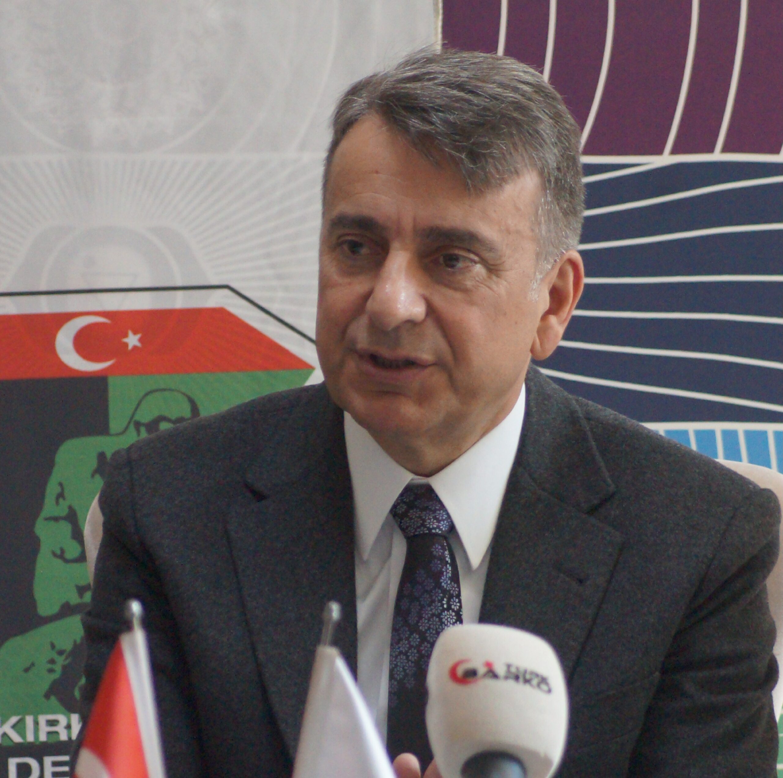 Bakırköy’de Zafer Partisi Adayı Azmi Karamahmutoğlu: Sorunları Ele Alırken Çözüm Odaklı Yaklaşım”