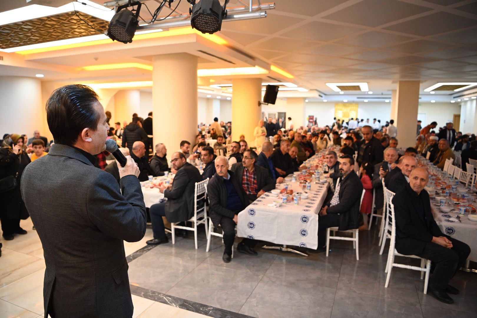 Başkan Yazıcı, Tuzlalı vatandaşlar ile iftar sofralarında buluşmaya devam ediyor