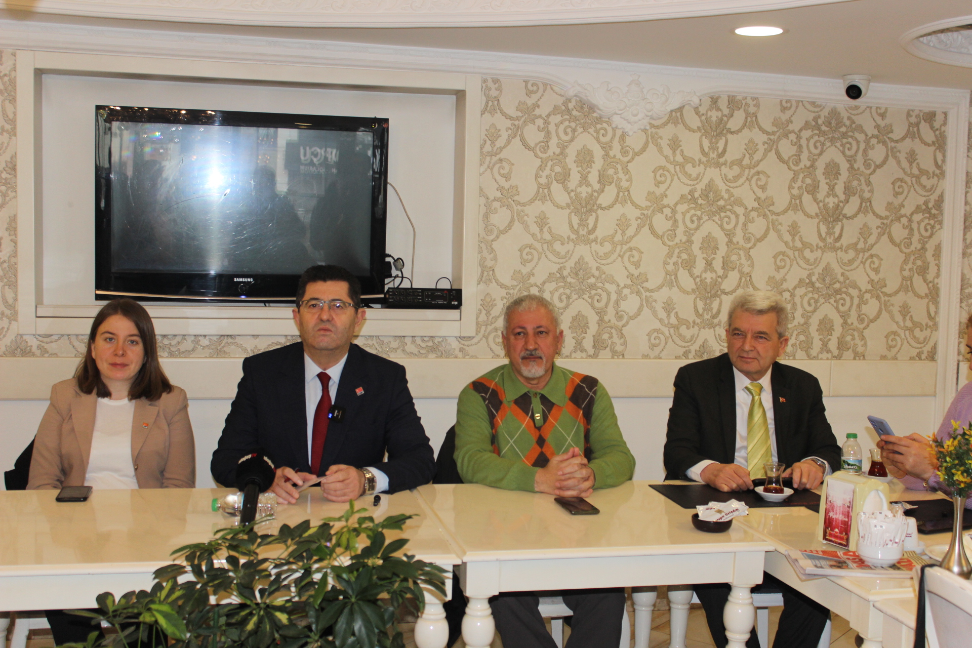 Cumhuriyet Halk Partisi Belediye Başkan Adayı Orhan Çerkez Basın Mensuplarıyla Bir Araya Geldi