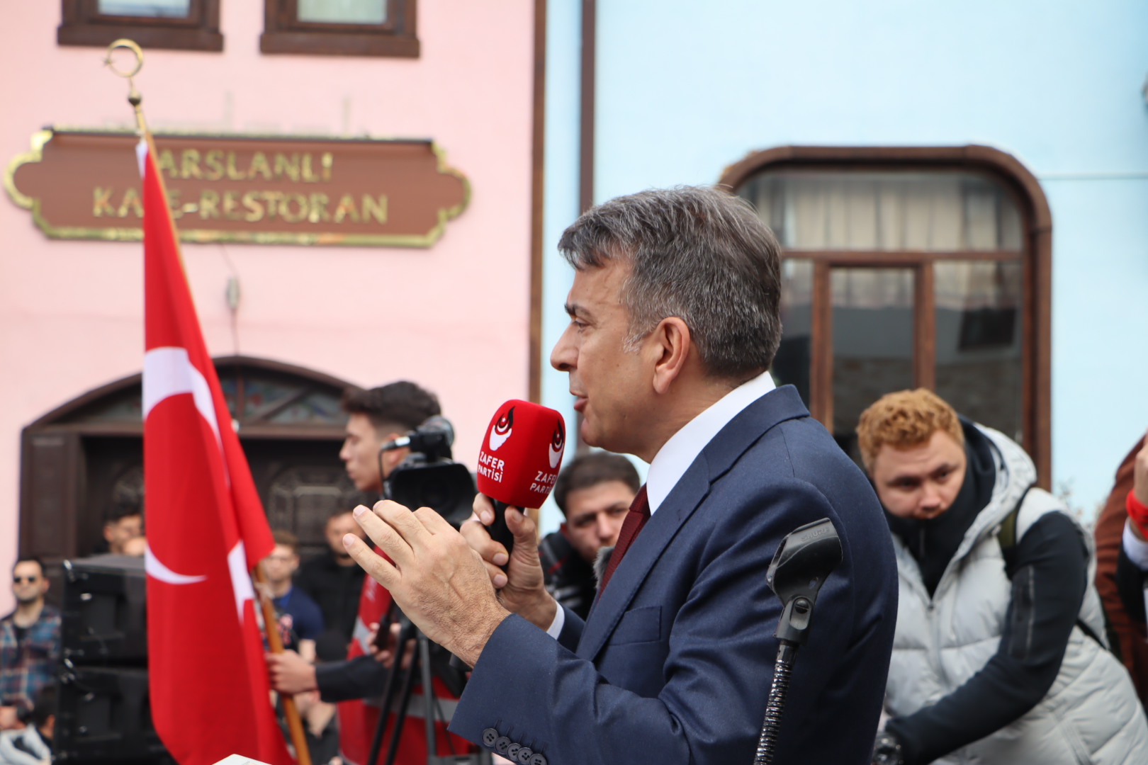 Zafer Partisi Sözcüsü Azmi Karamahmutoğlu, partisinin Türkiye gündemine ilişkin görüşlerini paylaştı.