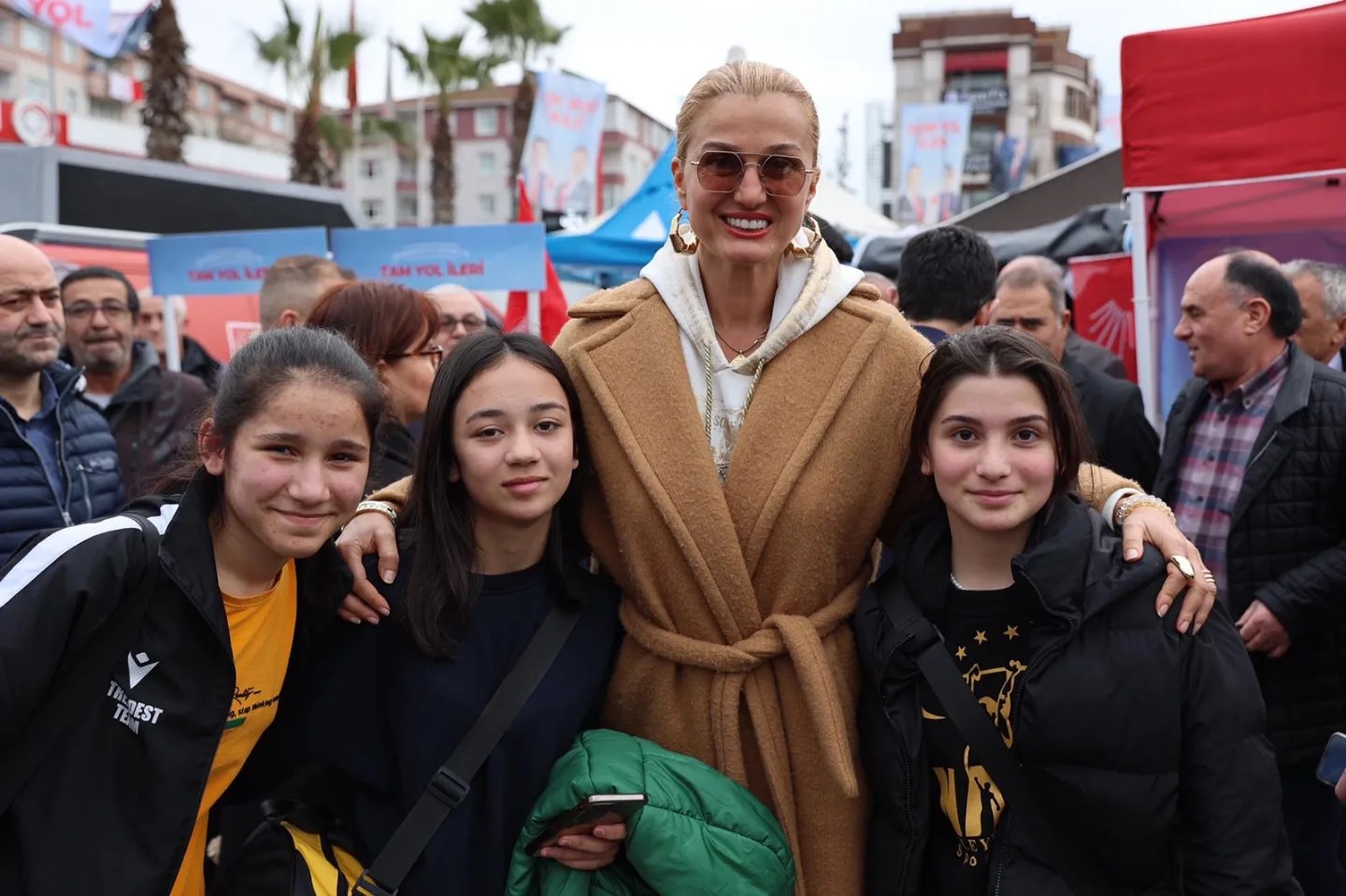“Tuğba Özay, Orhan Çerkez’e Destek Verdi: Çekmeköy’e Yeni Bir Başlangıç”
