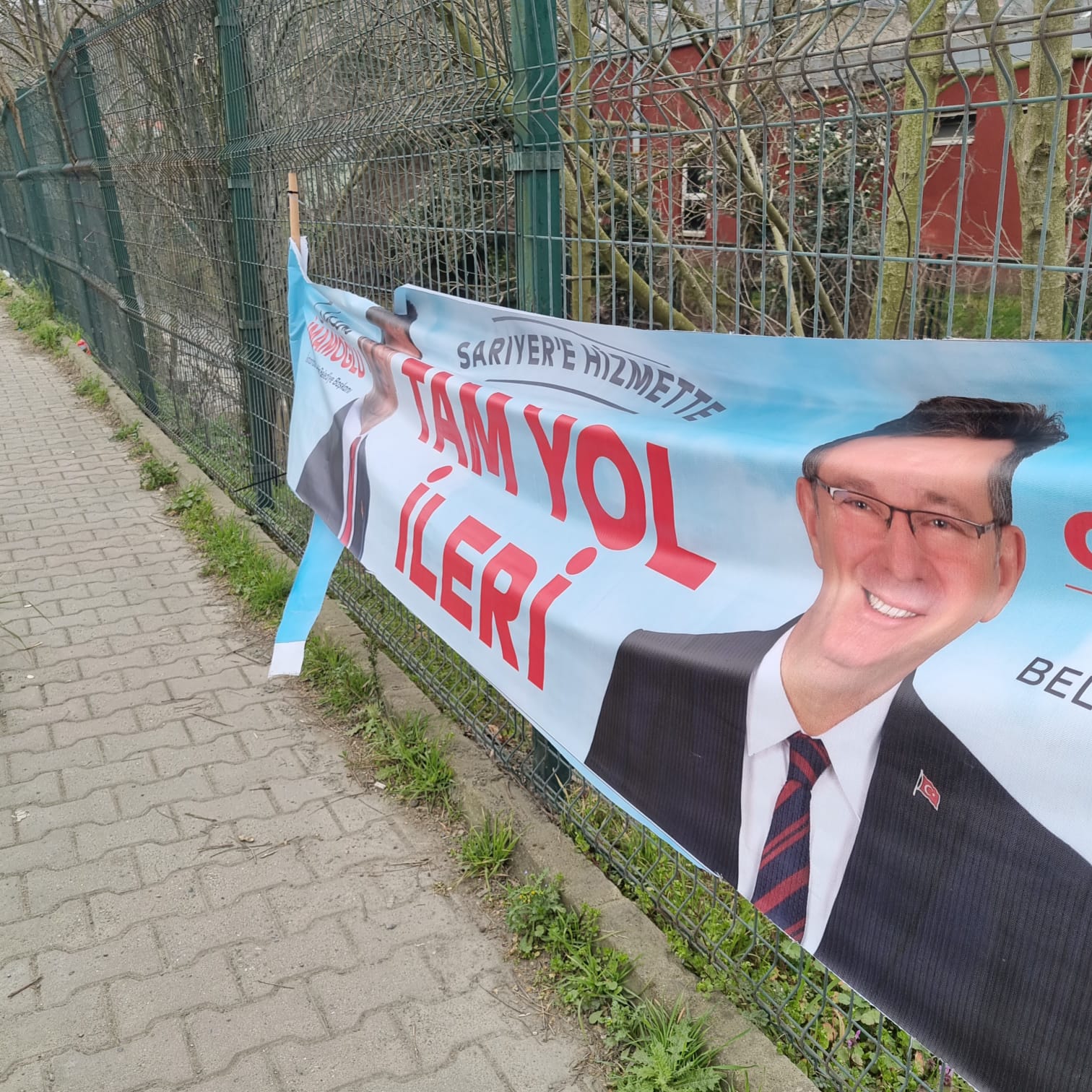 Mustafa Oktay Aksu: Zaferimizin ayak seslerini duyanlar, afişlerimize saldırıyor