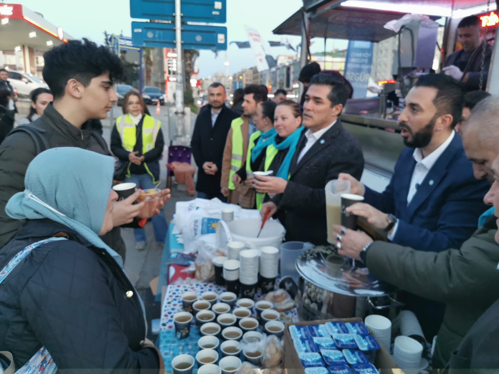 Buğra Kavuncu Çekmeköy’de Esnaf ve Halkla Buluştu