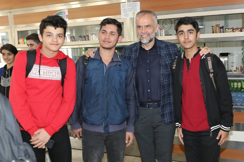 ÜNİVERSİTE YOLCULUĞUNDA ÇEKMEKÖY BELEDİYESİ YANINIZDA