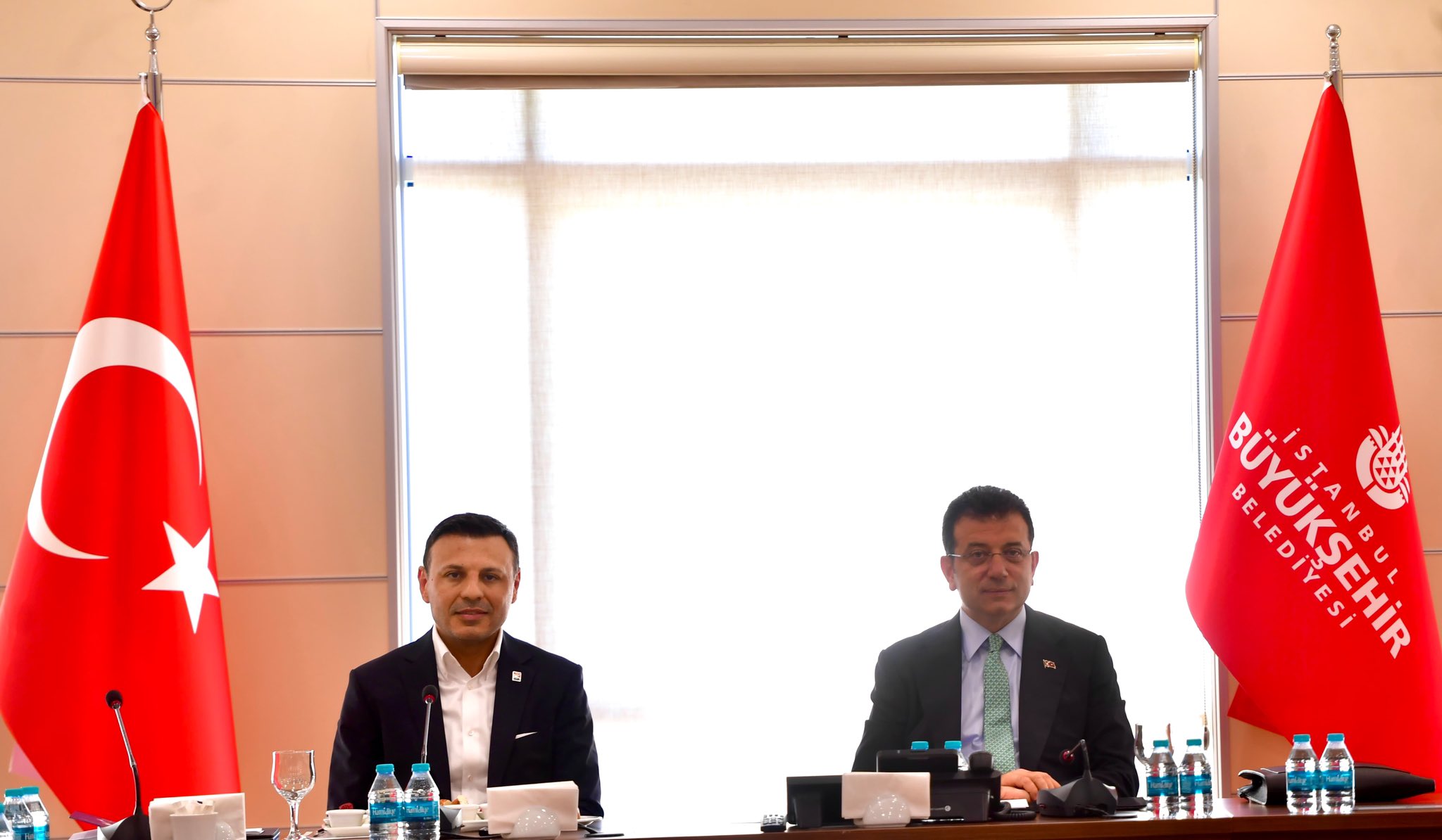 İstanbul’un 26 CHP’li Belediye Başkanı, Ekrem İmamoğlu’nun Davetiyle Bir Araya Geldi”