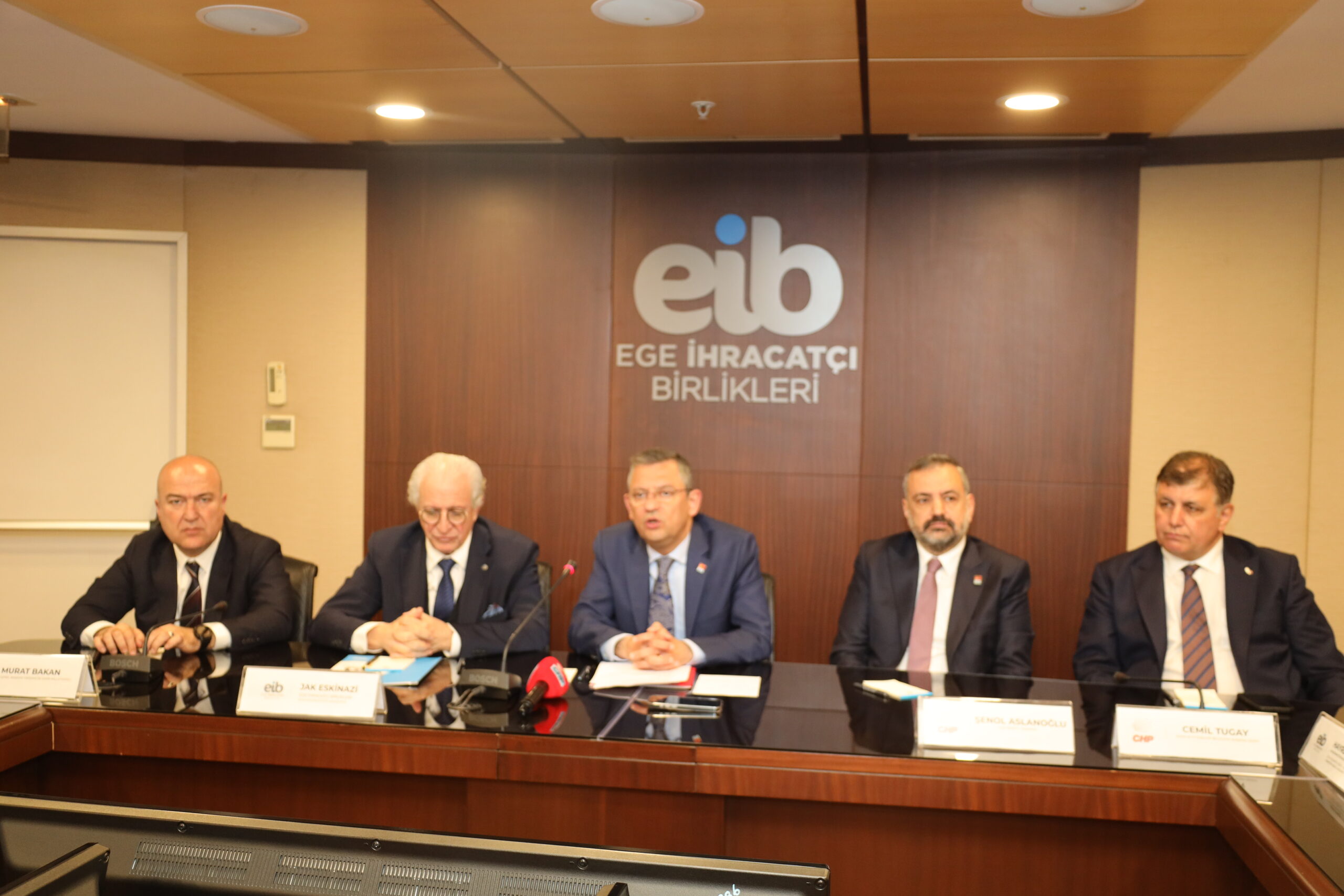 Türkiye İzmir gibi olsa sorunlar çözülür