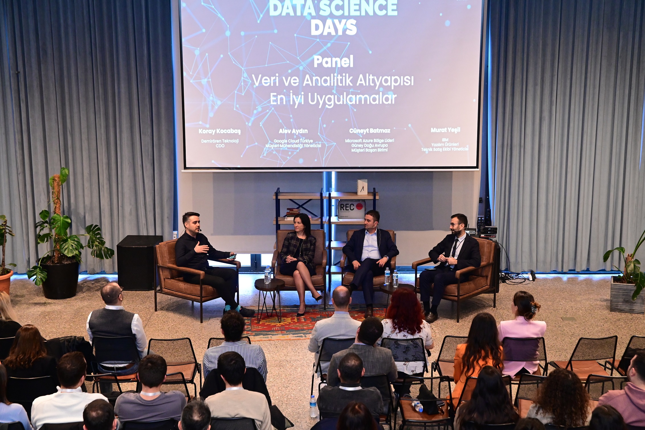 TÜRKİYE’NİN İLK VE TEK VERİ VE ANALİTİK KONFERANSI DATA SCIENCE DAYS’E YAPAY ZEKA KONUSU DAMGASINI VURDU