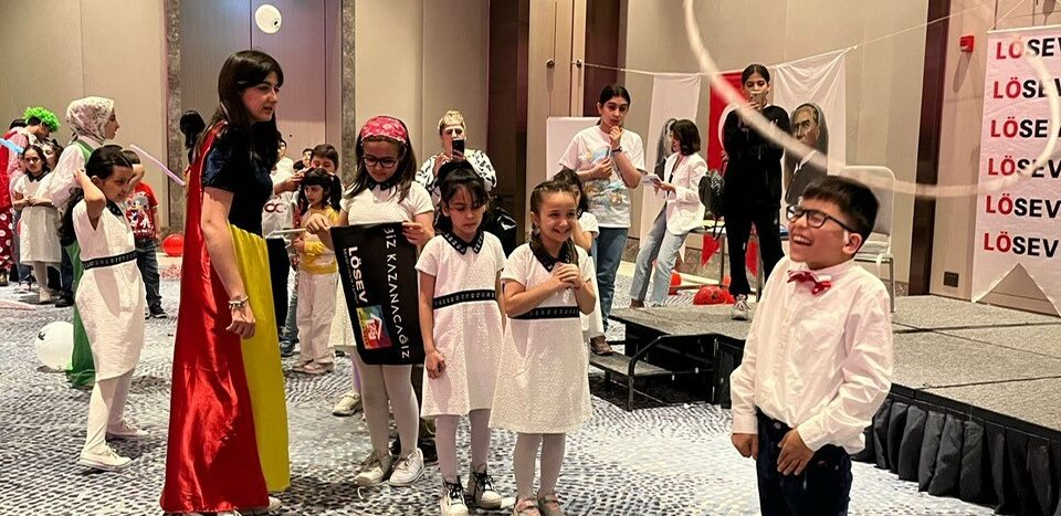 LÖSEMİLİ ÇOCUKLARIN ÇİFTE BAYRAM SEVİNCİ