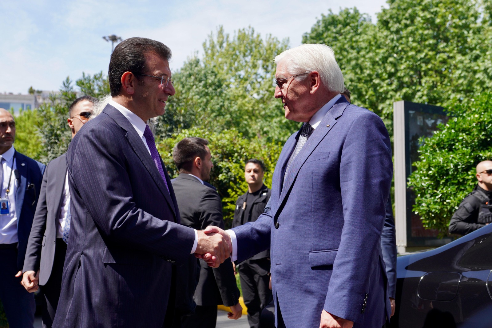 GÜNAYDIN VE İMAMOĞLU, ALMANYA FEDERAL CUMHURBAŞKANI DR. FRANK-WALTER STEİNMEİER’İ SİRKECİ GARI’NDA KARŞILADI