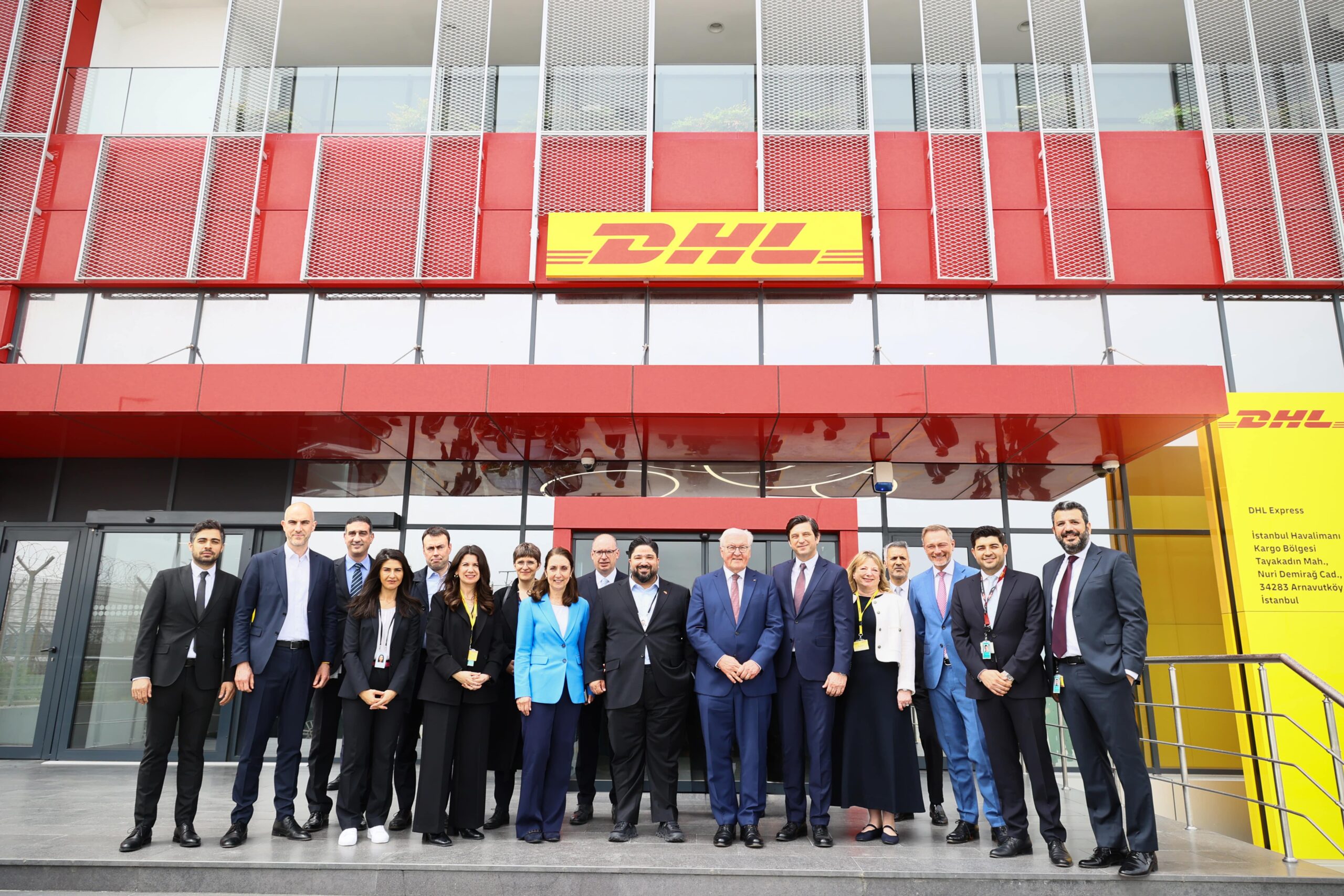Almanya Cumhurbaşkanı Frank-Walter Steinmeier DHL Express Türkiye’nin İstanbul Havalimanı’ndaki operasyon merkezini ziyaret etti 