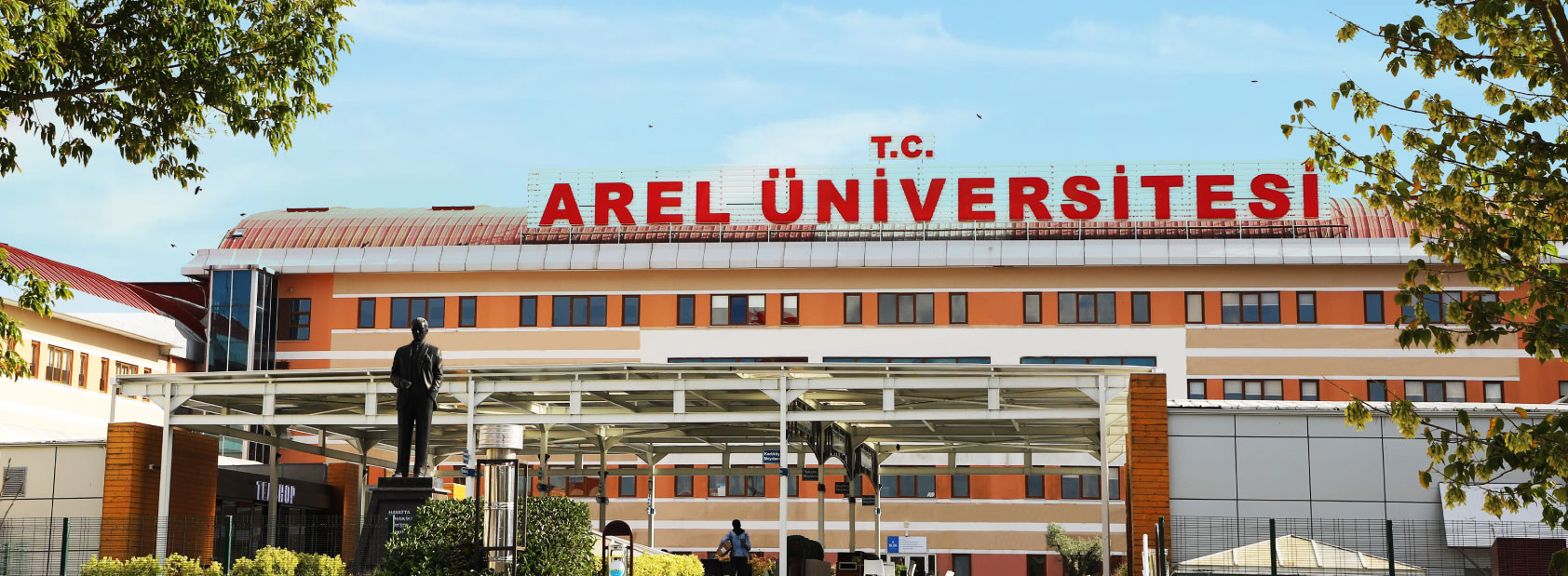 Bir gün arayla iki imza kampanyası: Özel üniversitelerde okuyan öğrenciler okul ücretlerine yapılan zamlara tepkili! 