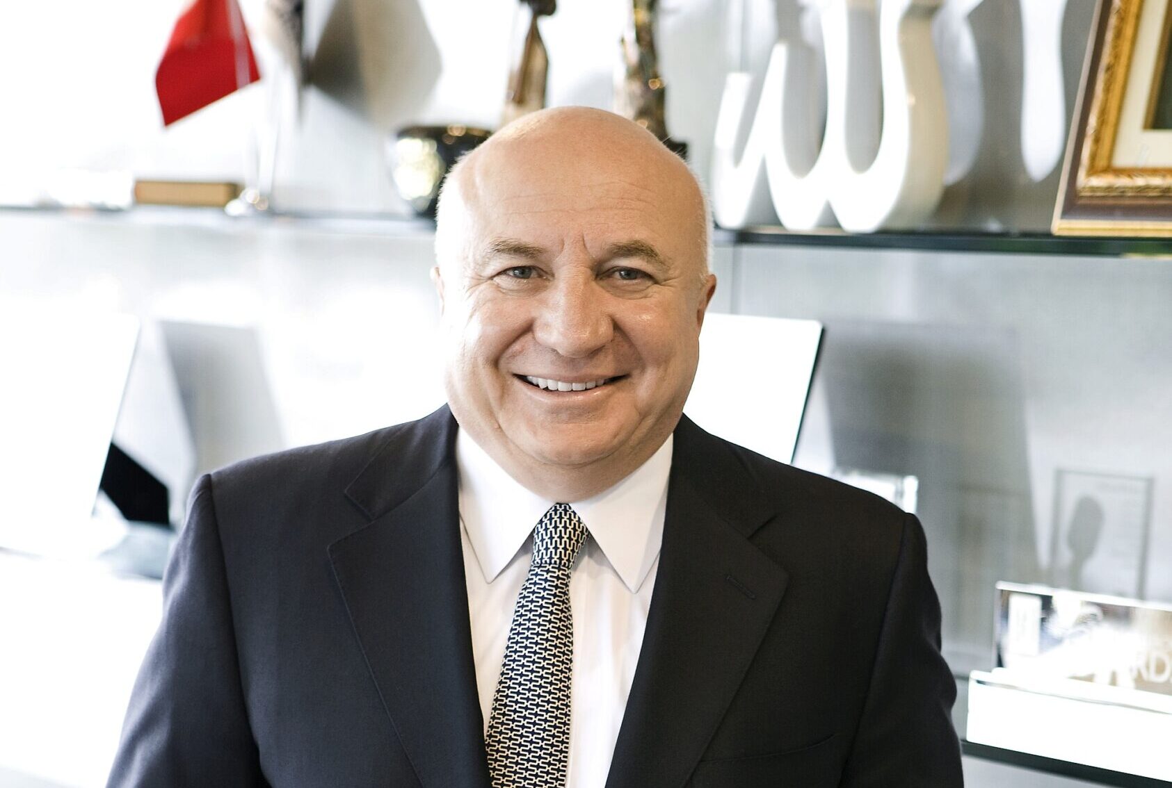 TAV Havalimanları’nın kurucu ortağı Sani Şener yönetimi bırakıyor