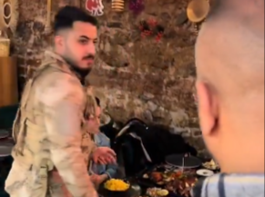 Başkan İnan Güney’in Talimatıyla Asker Üniformasıyla Servis Yapan Restoranın İşletme Belgesi İptal Edildi