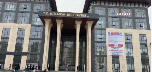 Devir Edilen Belediyelerin Borçları CHP’li Yeni Başkanları Şaşırtıyor: Kütahya’da Borçlar Belediye Binasına Asıldı