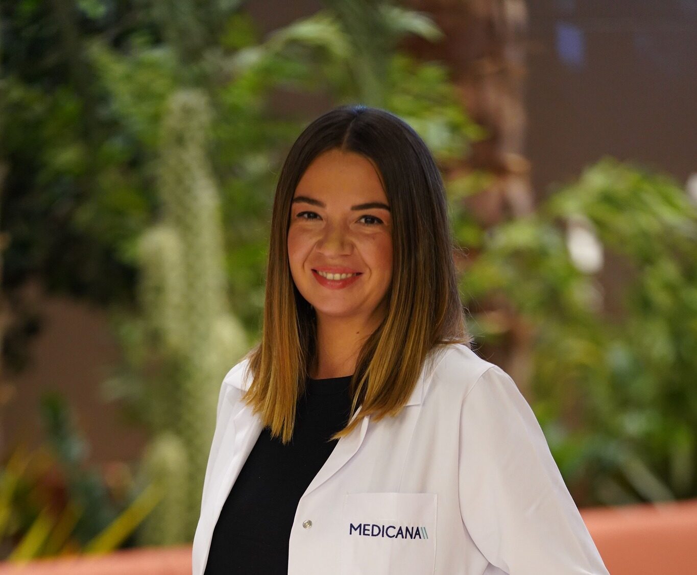 DÜĞÜN GÜNÜ PROTEİN AĞIRLIKLI BESLENİN  ÖDEM VE ŞİŞKİNLİK YAPAN GIDALARDAN UZAK DURUN