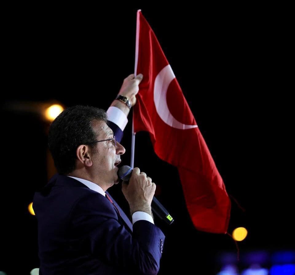 İstanbul Büyükşehir Belediye Başkanı Ekrem İmamoğlu, Üsküdar’da 23 Nisan Coşkusunu Paylaştı: “Türkiye’m Deyince Canım Feda”