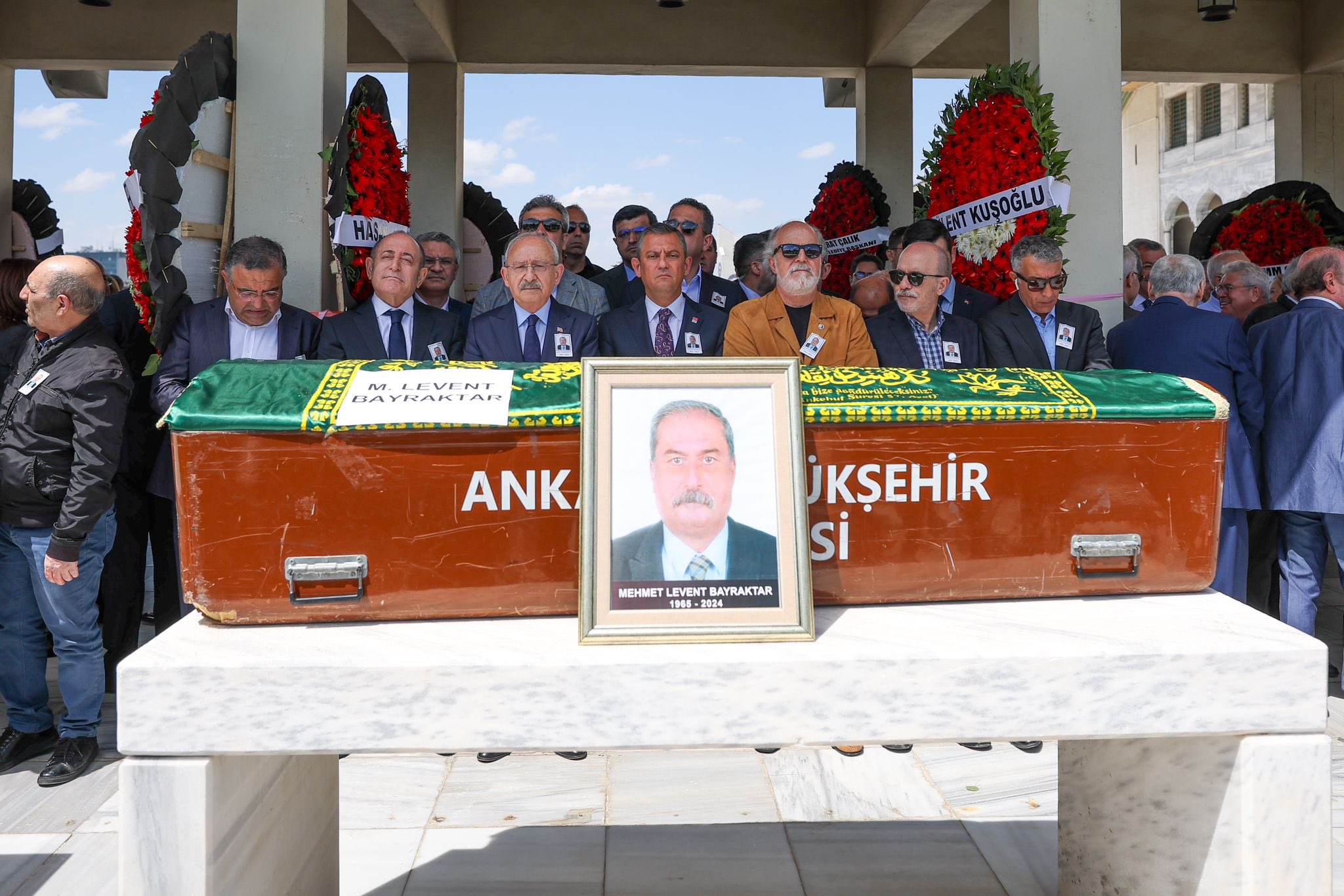 Genel Başkan Özgür Özel, TBMM Grup Müdürü Levent Bayraktar’ın Cenaze Törenine Katıldı