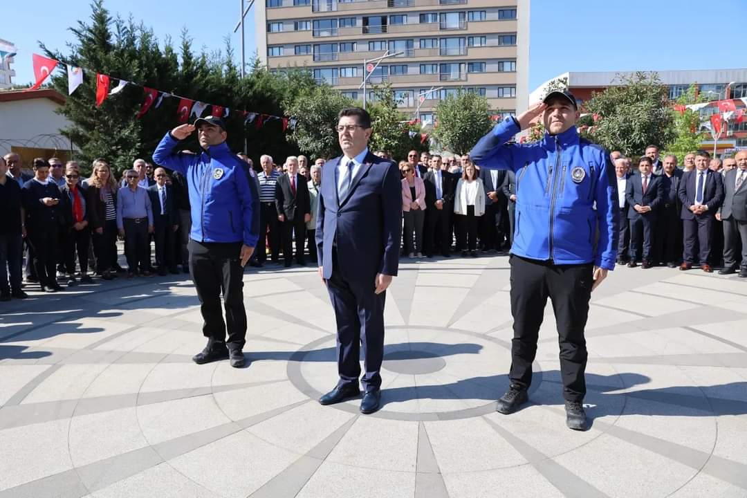 Orhan Çerkez, Çekmeköy Belediye Başkanlığına Atatürk Anıtına Çelenk Sunarak Başladı”