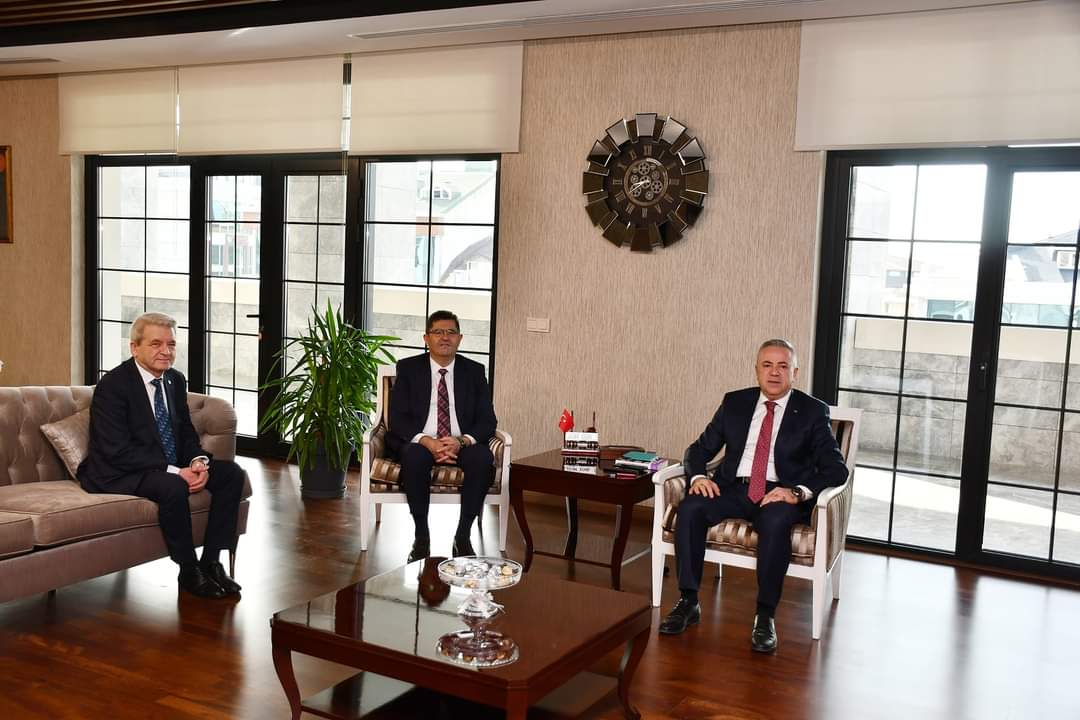Çekmeköy Belediye Başkanı Orhan Çerkez, Kaymakam Resul Çelik’i Ziyaret Etti”