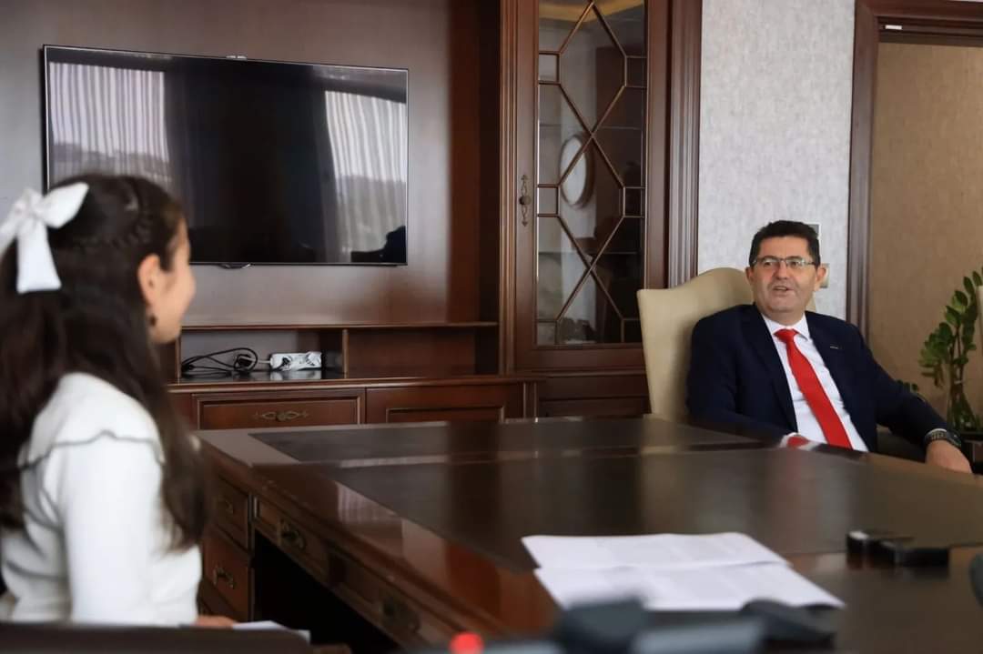 Çekmeköy Belediye Başkanı Orhan Çerkez, 23 Nisan’da Makamını Çocuklara Devretti”