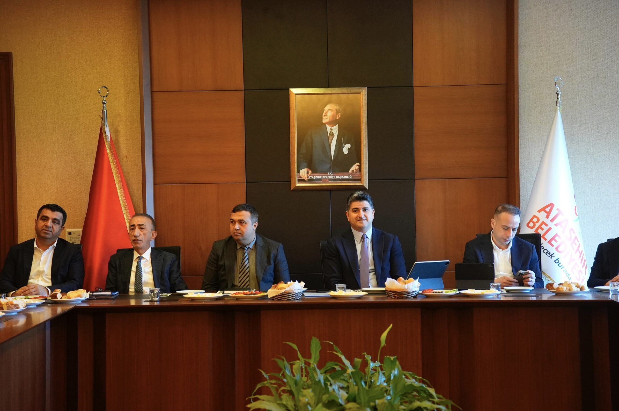 Ataşehir Belediye Başkanı Mahalle Muhtarlarıyla Toplantı Gerçekleştirdi