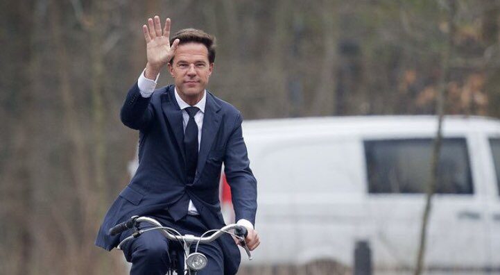 Hollanda Başbakanı Mark Rutte’nin Bisikletle İşe Gitmesi: Sade ve Çevre Dostu Liderlik