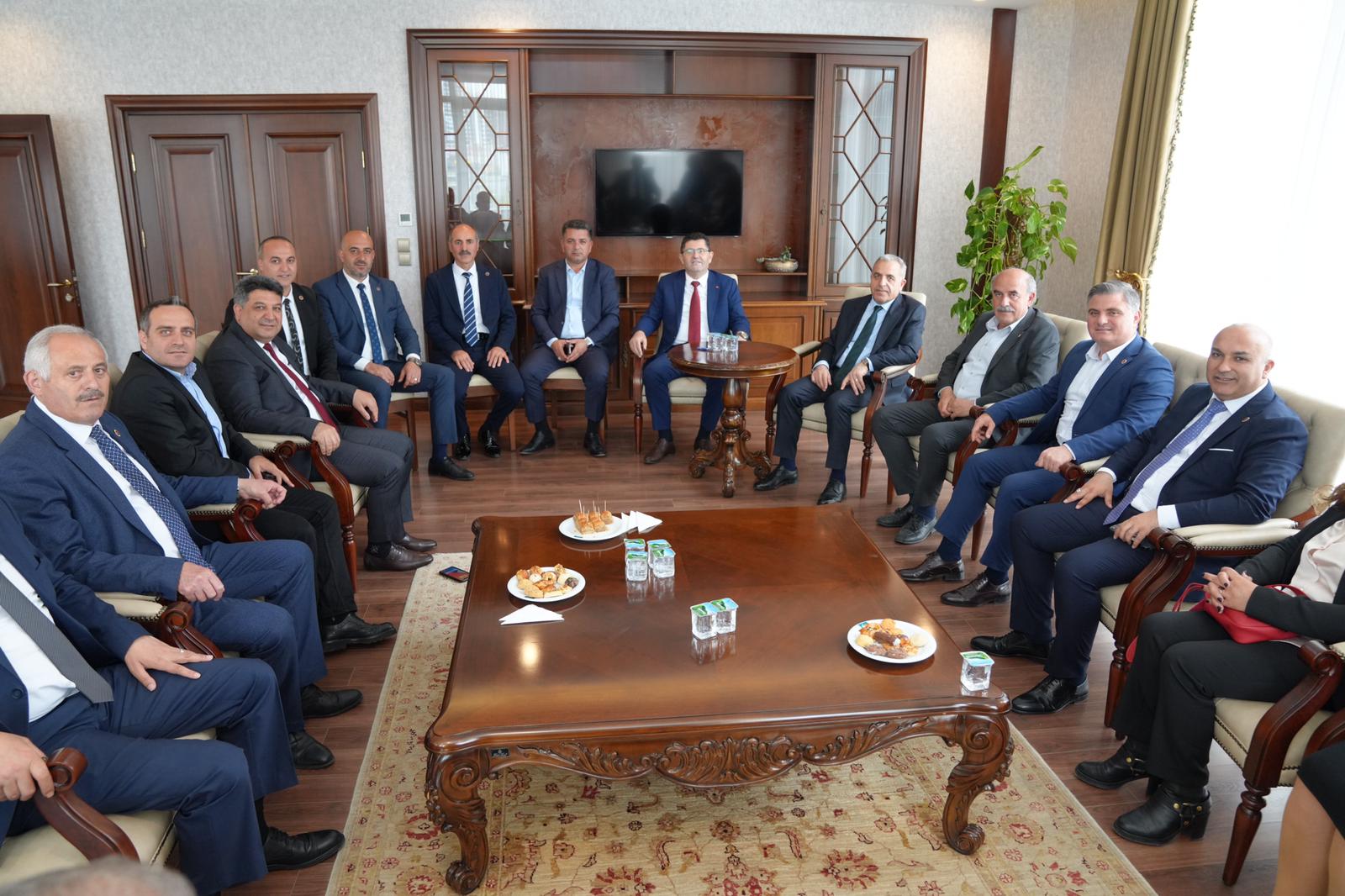 Çekmeköy Belediye Başkanı Orhan Çerkez’e Yeni Dönem Muhtarlarından Tebrik Ziyareti