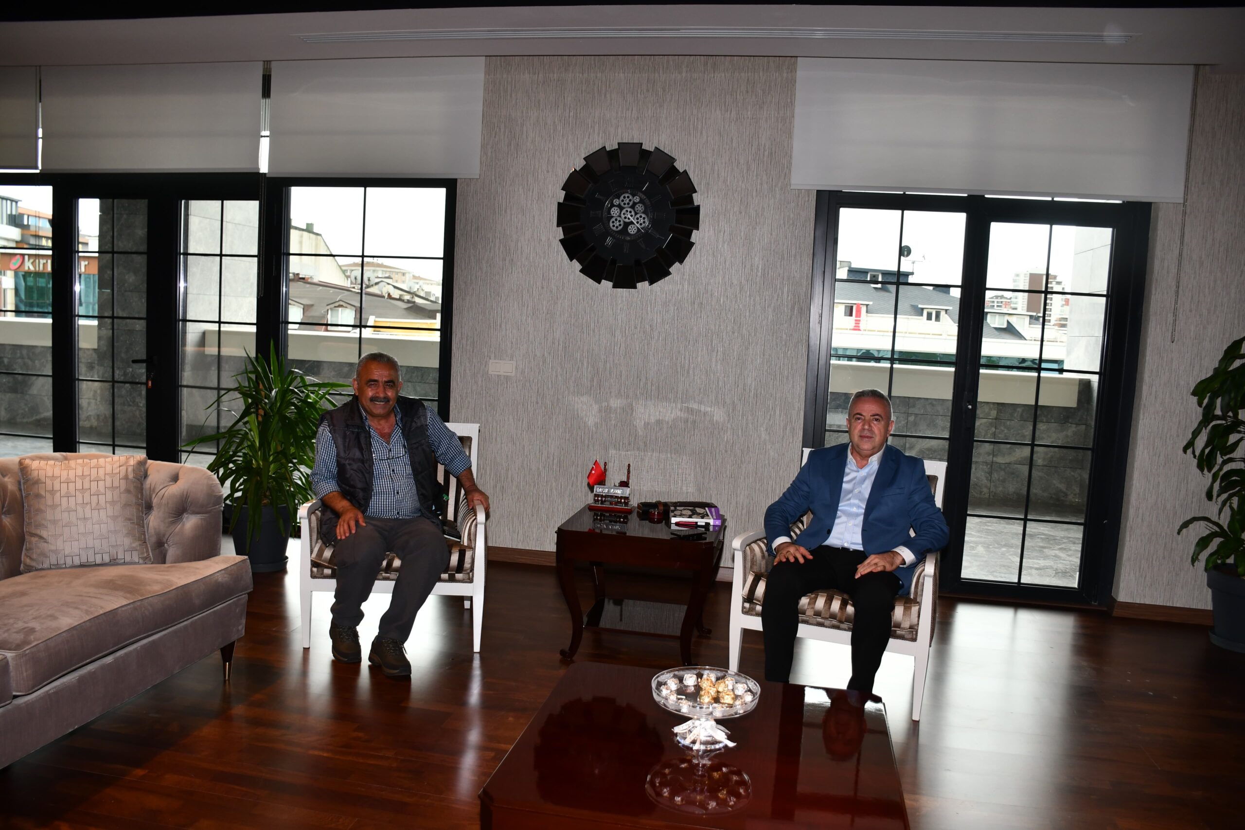 Habermax Bölge Muhabiri Durmuş Acar, Çekmeköy Kaymakamı Resul Çelik’i Ziyaret Etti